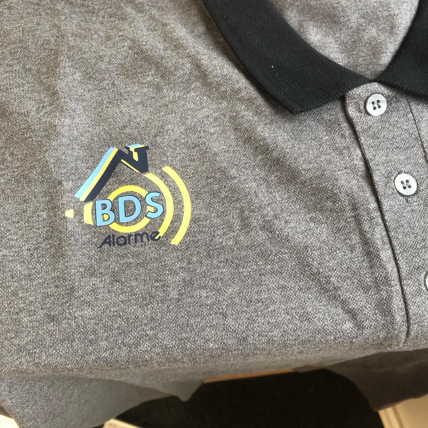 Personnalisation de polo de travail #tenuedetravail #personnalisation #surmesure