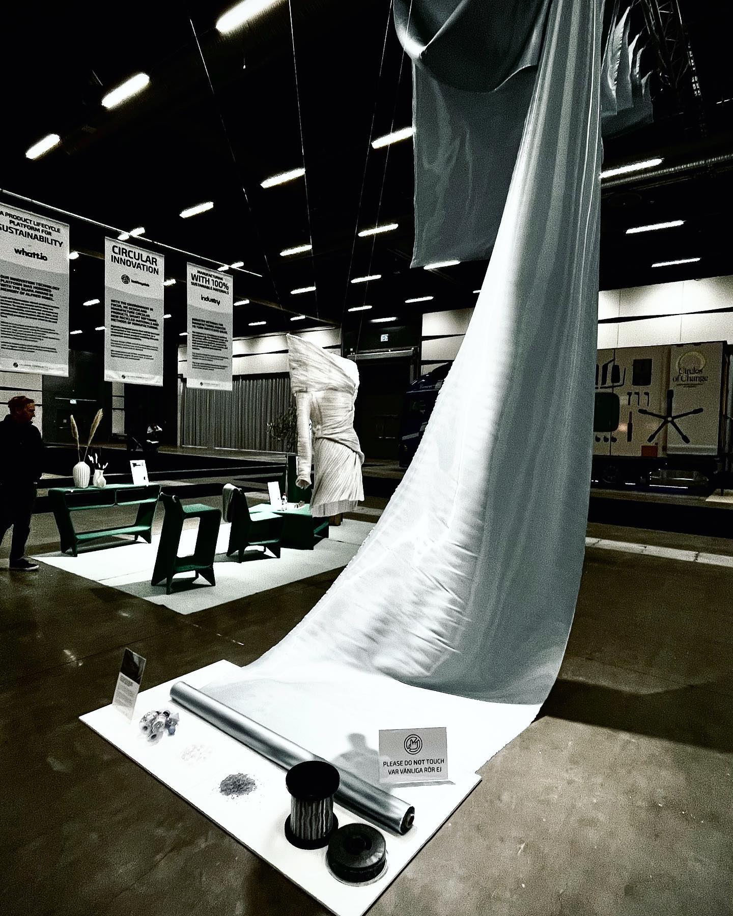 Sneak peek day2. Visit our space Hall A25:16 in @stockholmsmassan @sthlmfurnfair to see the splendid Balmain couture made of recycled Evian bottles.
Haute couture by @balmain
in collaboration with @evianwater
Technology partner @iwk.ost @official_ruffo_coli
#recycledfashion #recycledesign #recycledmaterials #recycledart #circularity