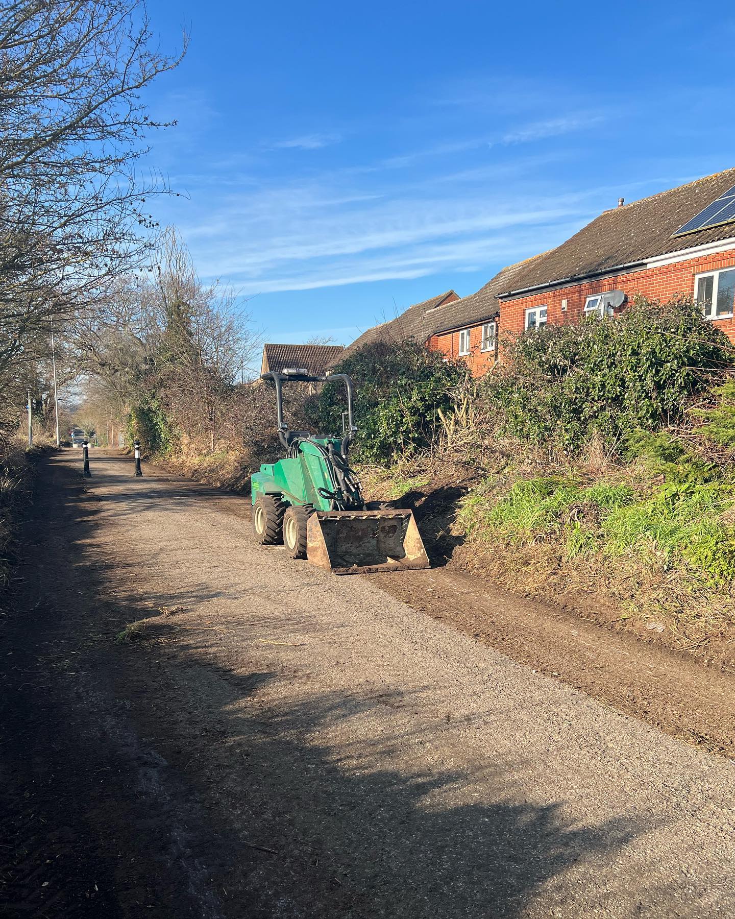 Photos of a recent job completed for Norwich City Council. Restoring a popular cycle path back to its original width. #amgroundmaintenance #norwich #norwichbloggers #norwichbusiness #norfolk #norfolkbusinessnetwork #norfolkbusiness #avant #norwichcitycouncil #norwichcity #arb #arboriculture #edp24