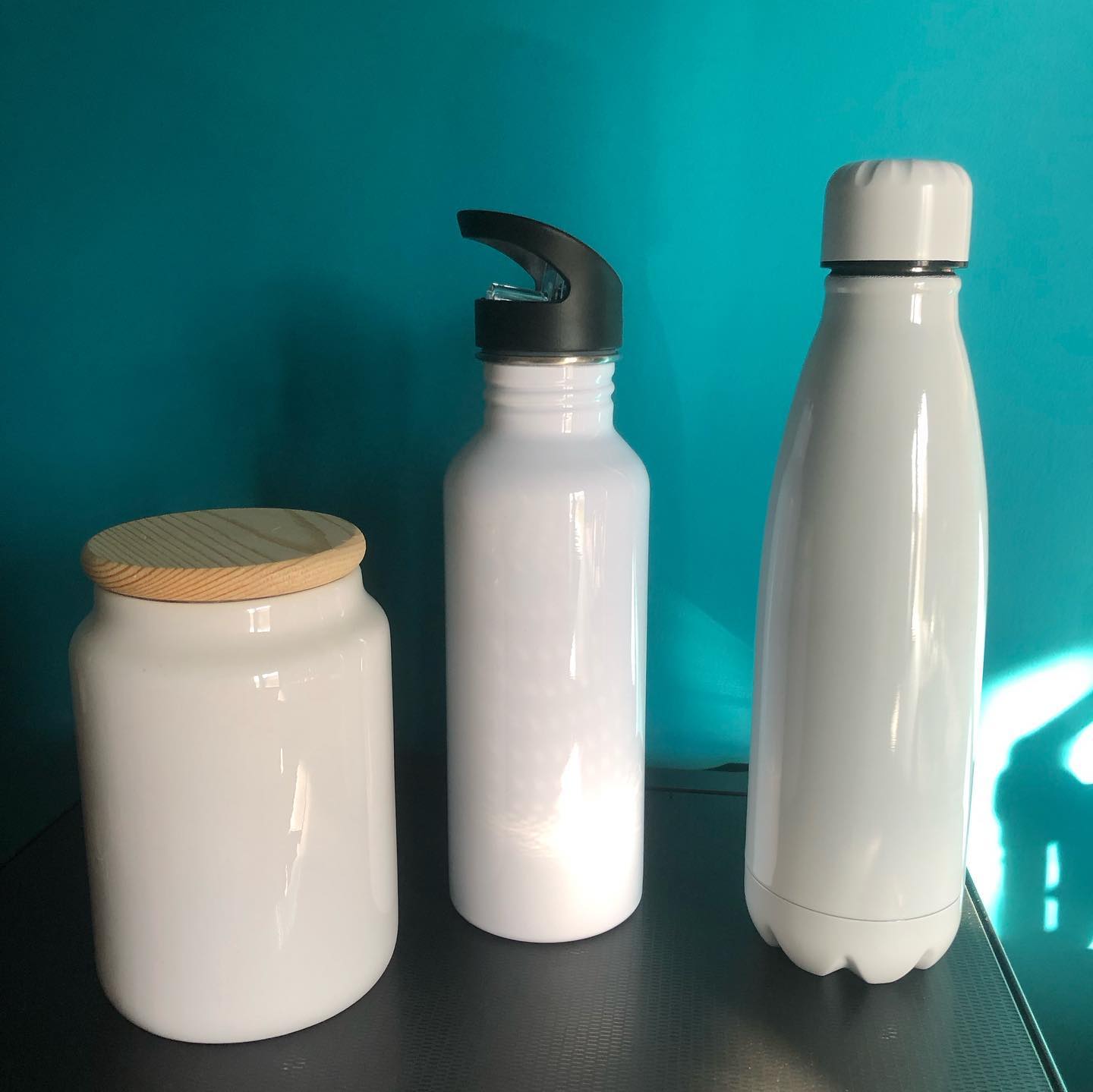 Les nouveautés de ce début d’années gourdes enfants , gourdes adultes, pots à biscuits, tirelires, gobelets enfants et tasses aux coloris variés personnalisable selon vos envies dispo dès demain sur la boutique et pour fêter ça 10% sur toute la boutique hors frais de port du lundi 13 au samedi 18 avec le code nouveautés