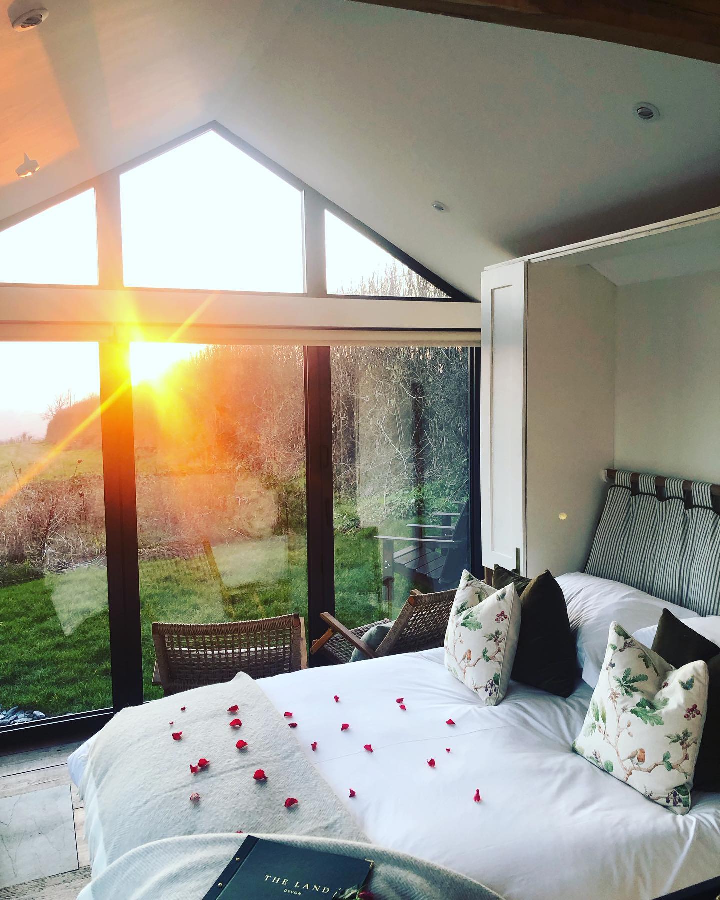 Valentines in Slate Park 🌿♥️
#escapetotheland #romantic #cabins #devon #couples #cosy