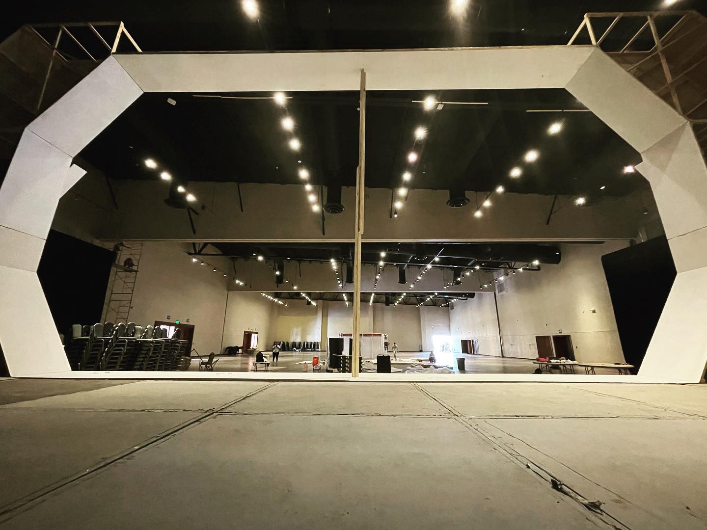 Primer día de montaje de la convención de Grupo Herdez.