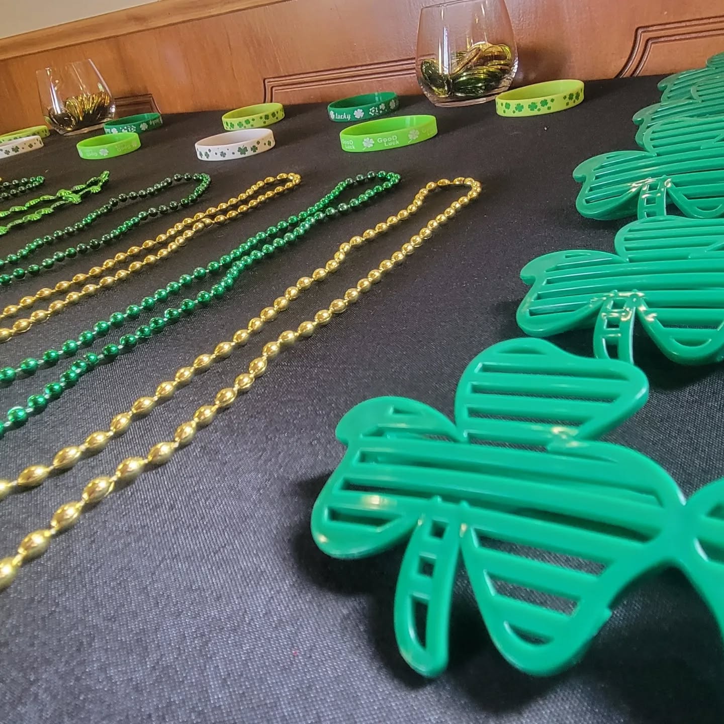 ✨️🍀🍻 Who else loves St Patrick's Day??! 🍻🍀✨️
.
DM to book a party with us! 🥰