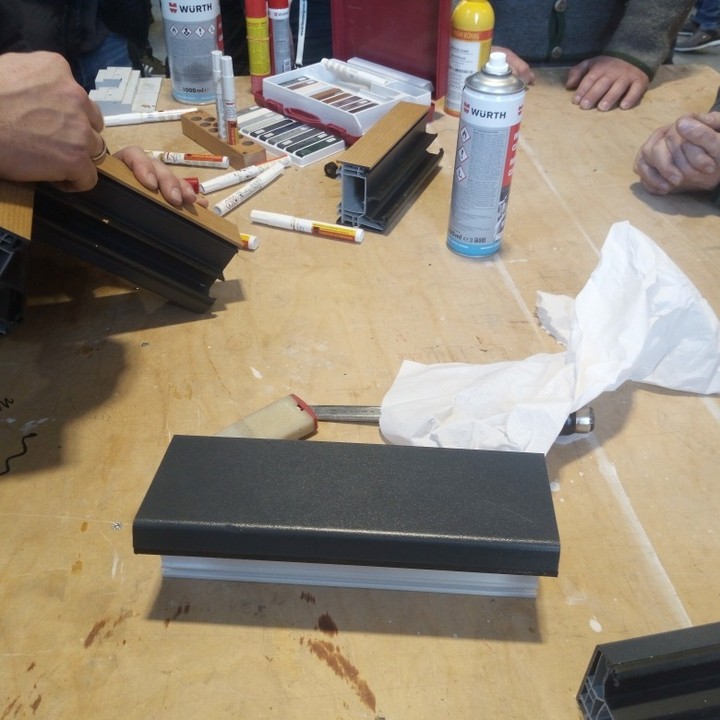 Kratzer ausbessern; Loft Verglasung von aussen und innen; Kratzer in der Glasfläche auspolieren; jede Menge nützliche Workshops gab's am Händlertag der Firma Groß