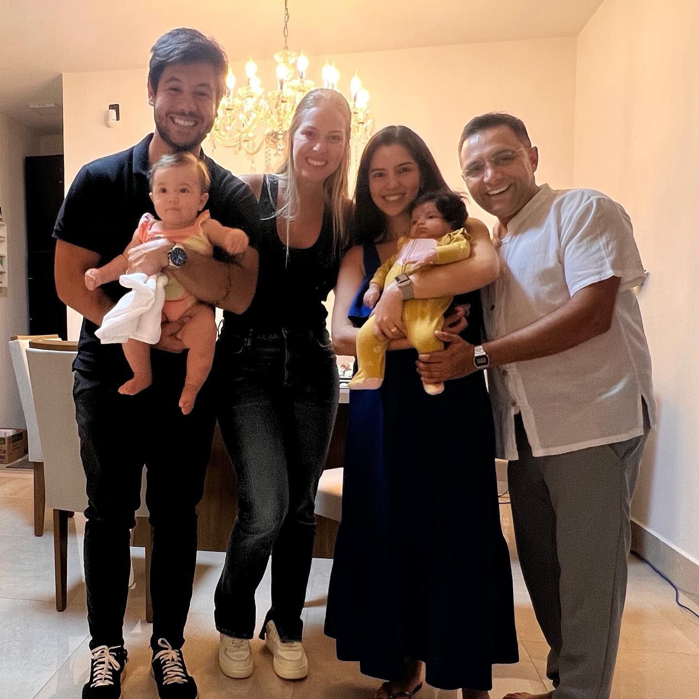 Os filhos são herança do Senhor,
uma recompensa que ele dá, e mais gracioso os momentos com amigos construindo momentos abençoados com nossa família 🙏🏽Obrigado amigos por momentos tão magníficos .