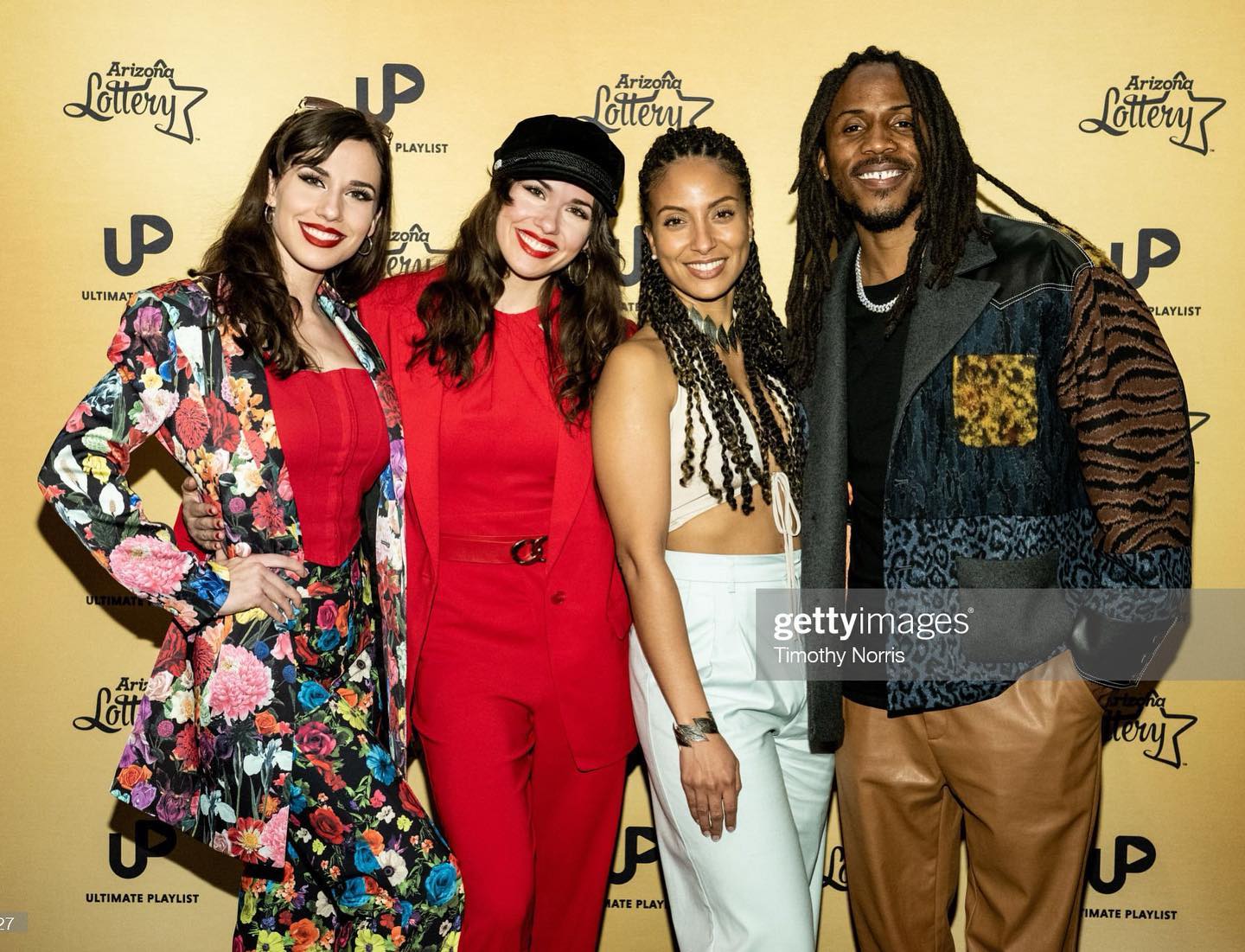 Y’alllll, darling @imsherie & @dsmoke7 dropped “Candlelight” yesterday and it hasn’t stopped playing in this casa ever since😍🕯️ Go stream for some melody, harmony, lyrical, lovey dovey musical magic! Proud of these legends!🎶✨