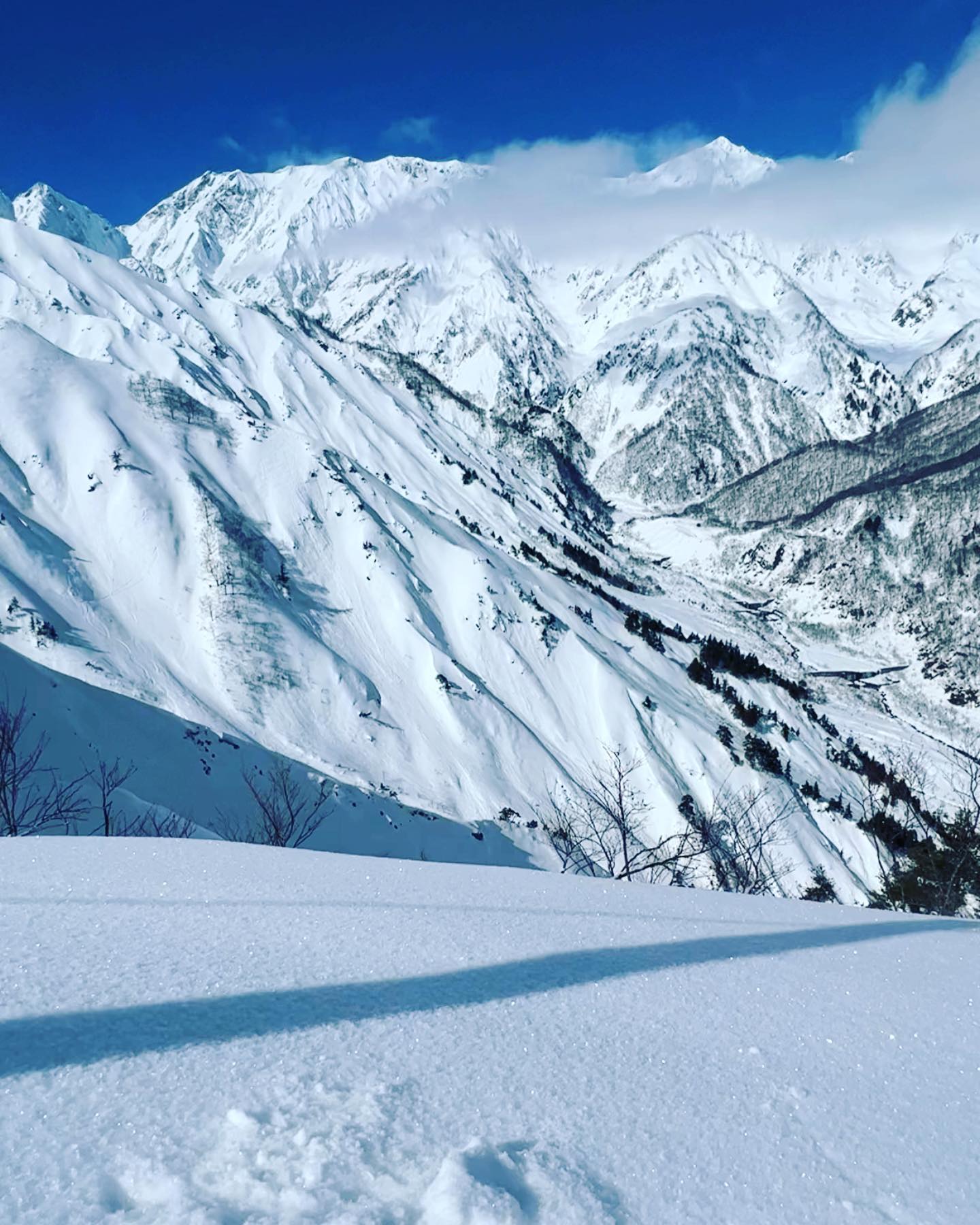Not often you get to sit, contemplate and breathe deep in a place like this. Blessed #hakuba @jojo_hendy @gnarlyjaali