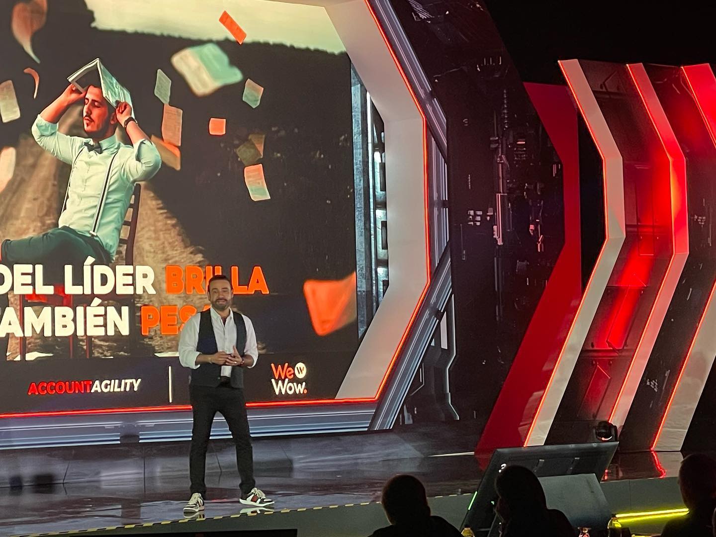 Dos grandes SPEAKERS, Jorge Rosas y @olabuenaga en la Convención anual de Grupo HERDEZ.