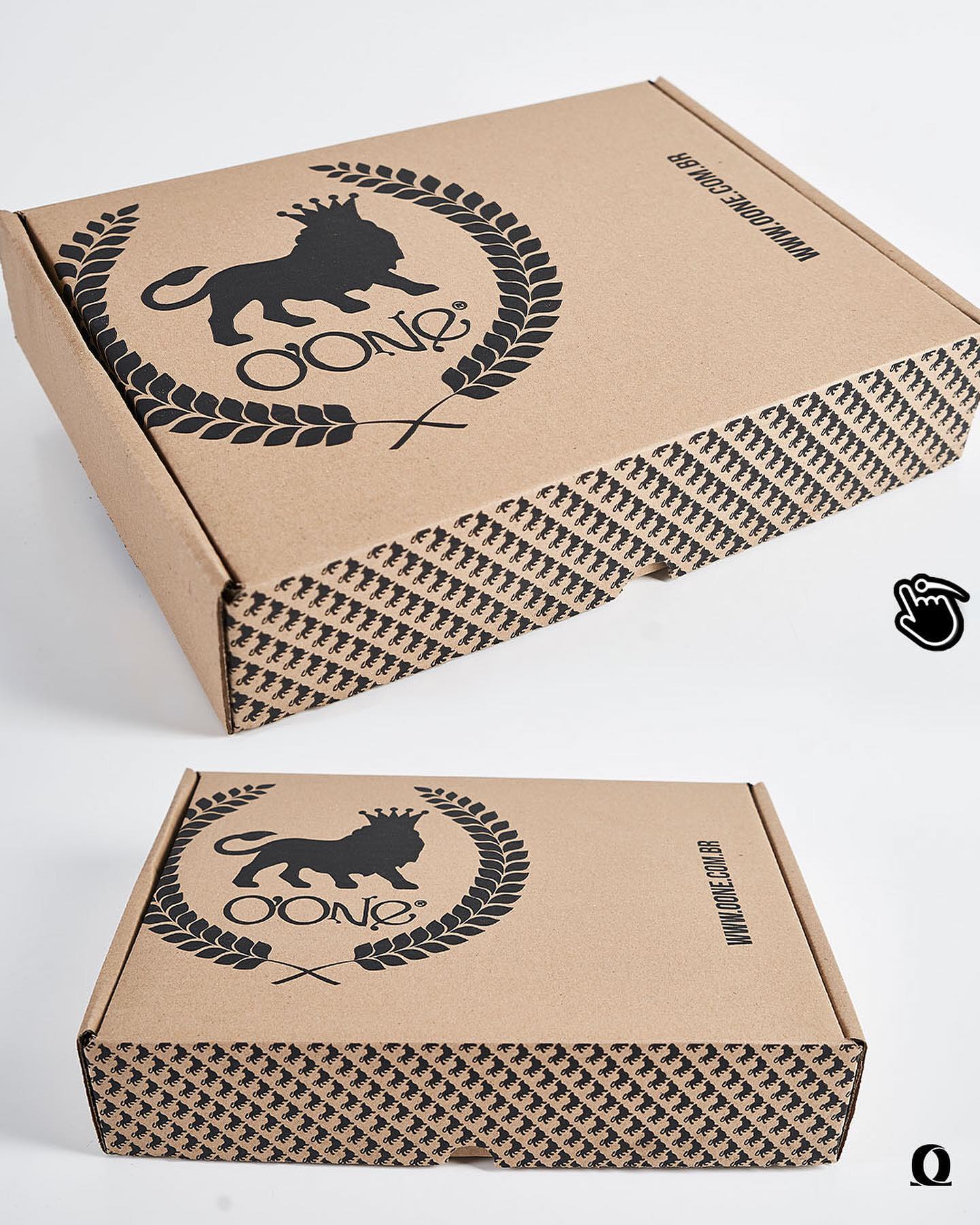 Projeto de design em estampas, produtos, embalagens, aviamentos e criação de loja virtual para a O'One
Como já dito anteriormente aqui na Hoa procuramos oferecer soluções criativas que vão gerar mais autoridade para o seu negócio.
🔮✨
Na marca da O’One pudemos utilizar de nossa expertise para fortalecer o logo da marca em alguns de seus mais variados produtos, fazer esse fortalecimento gera um aumento na visibilidade da marca, assim como cria mais confiança entre os consumidores, além de diferenciar o produto dos concorrentes e gerar uma publicidade gratuita para o seu negócio.
Adicionar o seu logotipo em produtos, embalagens e trazer sua presença para o meio digital traz inúmeros benefícios, entre eles a exposição da sua marca para um público maior, que além de se conectar com sua empresa pode se familiarizar com ela e se tornarem futuros compradores.
Ter sua marca de maneira visível legitima sua identidade no mercado e cria um senso de confiança entre os consumidores. As pessoas percebem que estão comprando de uma empresa estabelecida e confiável, atraindo consumidores que buscam algo exclusivo.
Trabalhar em conjunto com a O’One foi um enorme prazer, assim como será para nós recebermos você também.
Vem com Hoa firmar a identidade da sua marca e prosperar o seu negócio! Haha!👊🏻😎
#studiohoa #soluçõescriativas #designgrafico
#design #marketingdigital #marketing #midiassociais #redesociais #socialmedia #comunicacaovisual #publicidade #propaganda #logo #logomarca #redessociaisparanegocios #aviamentos #lojaroupasmasculinas #designlojas #designloja #embalagempersonalizada #embalagensroupas #designembalagem