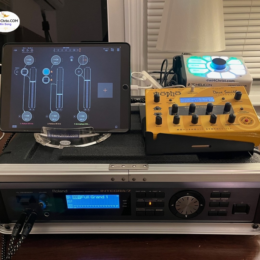 Portable Integra-7/Mopho performance set for EWI : TC-Helicon Perform VK is used as a USB audio interface as well as harmonizer processor. AUM is programmed to make Intergra-7 patches more dynamic/responsive to breath control. Through midi programing & TC Perform VK, Integra-7 provides full orchestral harmony/ensemble for EWI playing. Mopho is also a great sounding mono synth for EWI.
#ewi #windcontroller