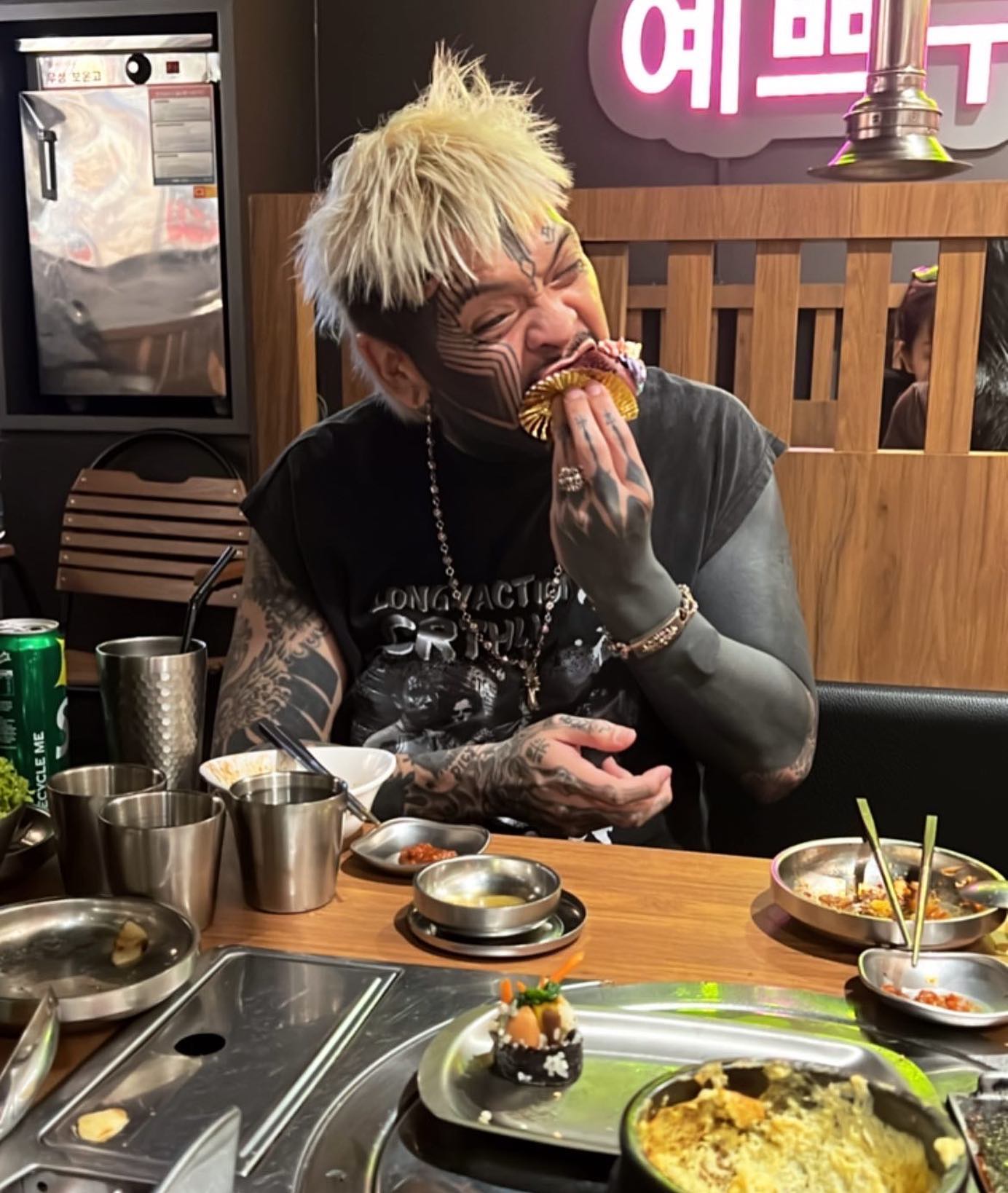 Ok here’s the only picture this account is gonna get ! Of me eating like a pig on my birthday 4feb 2023 taken by @godsavemelody super hair by @zigshee @chromeheartsofficial