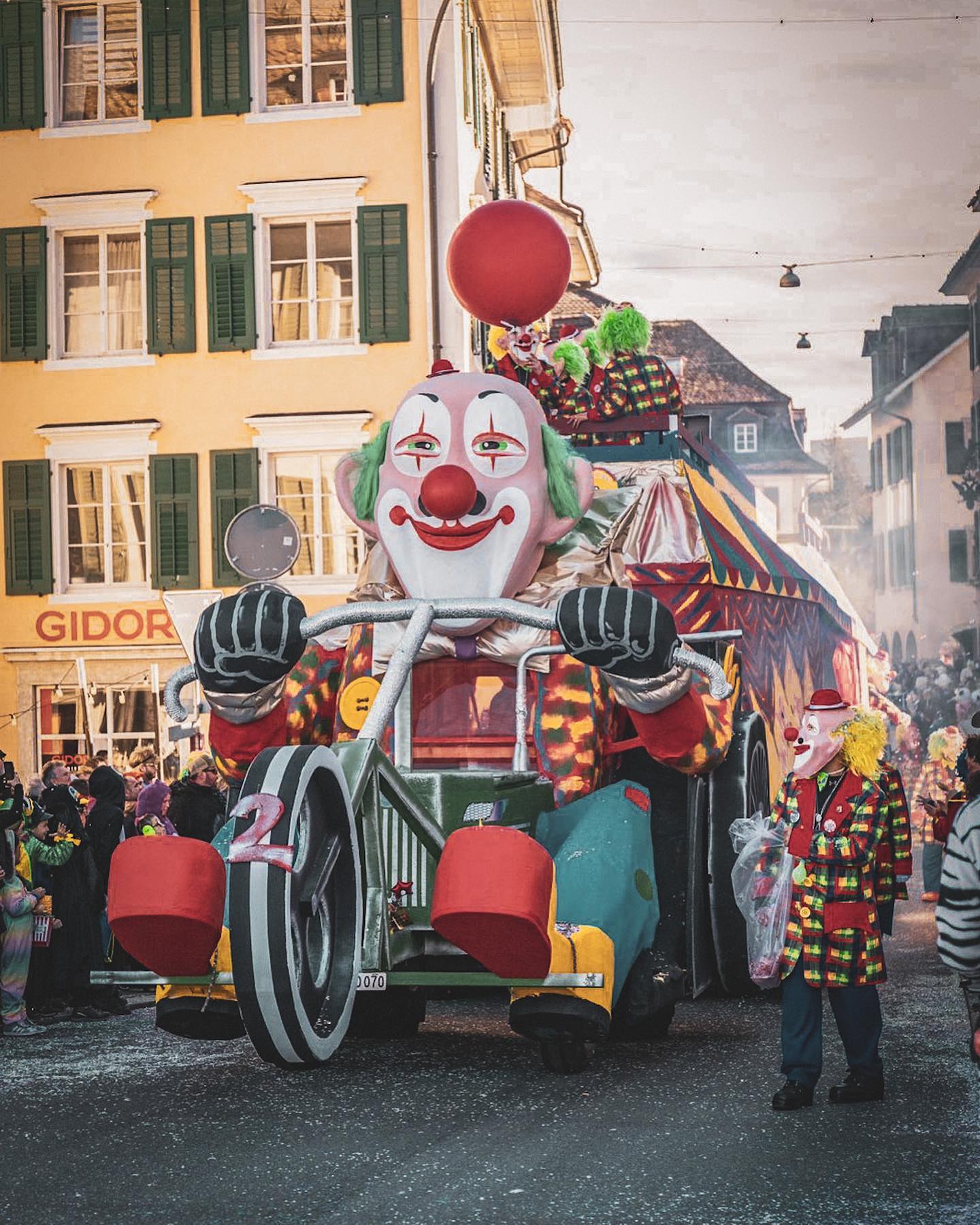 Manege frei füre Vorstadt-Zirkus.
.
.
.
.
.
.
.
.
.
.
.
.
.
.
.
.
.
#vorstadtzunft #vorstadtzunftsolothurn #fasnachtszunftvorstadt #stammzunft #solothurn #solothurncity #solothurntourismus #solothurnguide #solothurner #solothurnerin #solothurnfasnacht #solothurnerfasnacht #vorstadtsolothurn #vorstadt #wagenbauhunft #loooge #tribüne #honolulu #honolulufasnacht #alabonoer #fasnacht2023