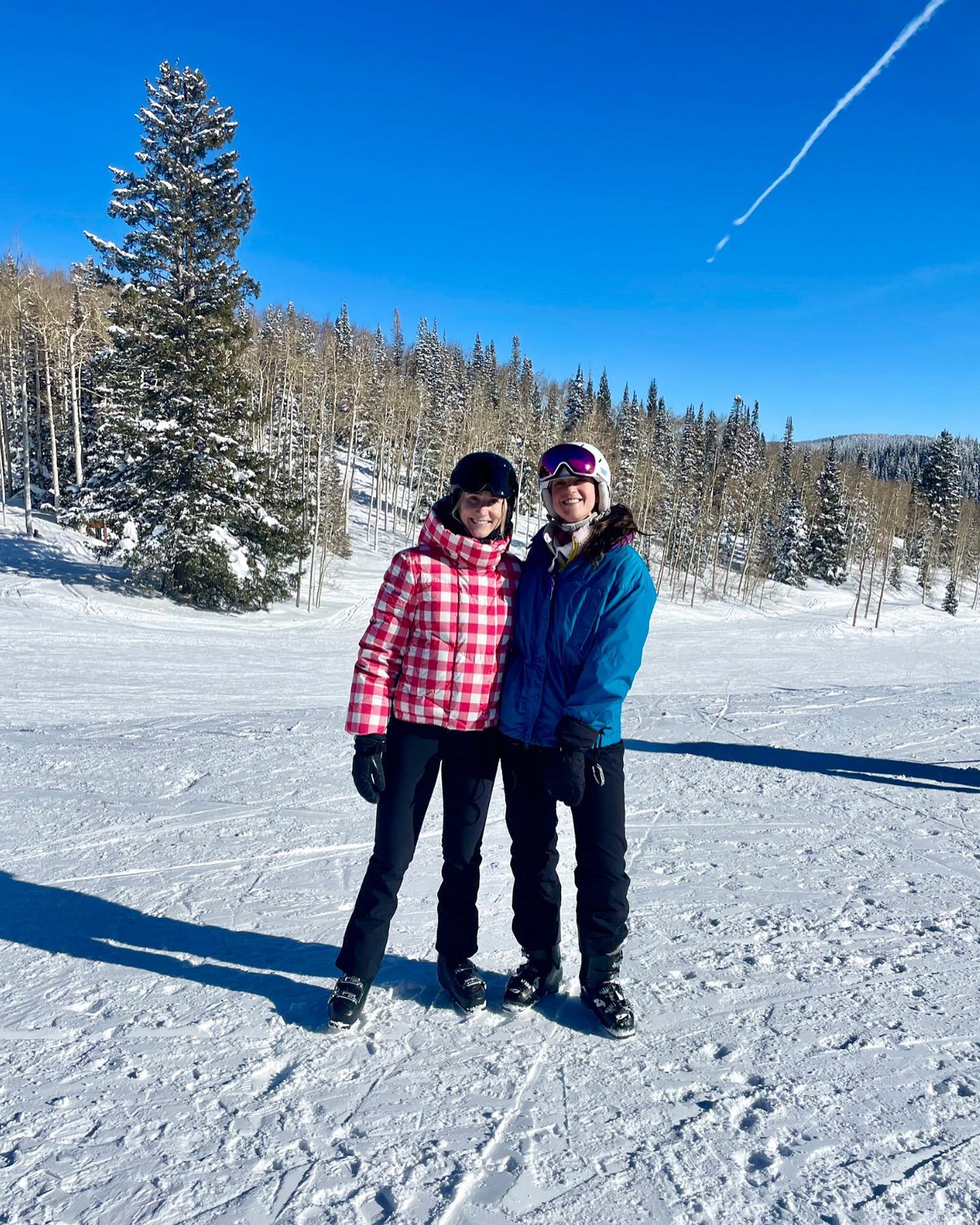 The squintier the eyes, the better the ski day (and après) ☀️🕶️😎😄