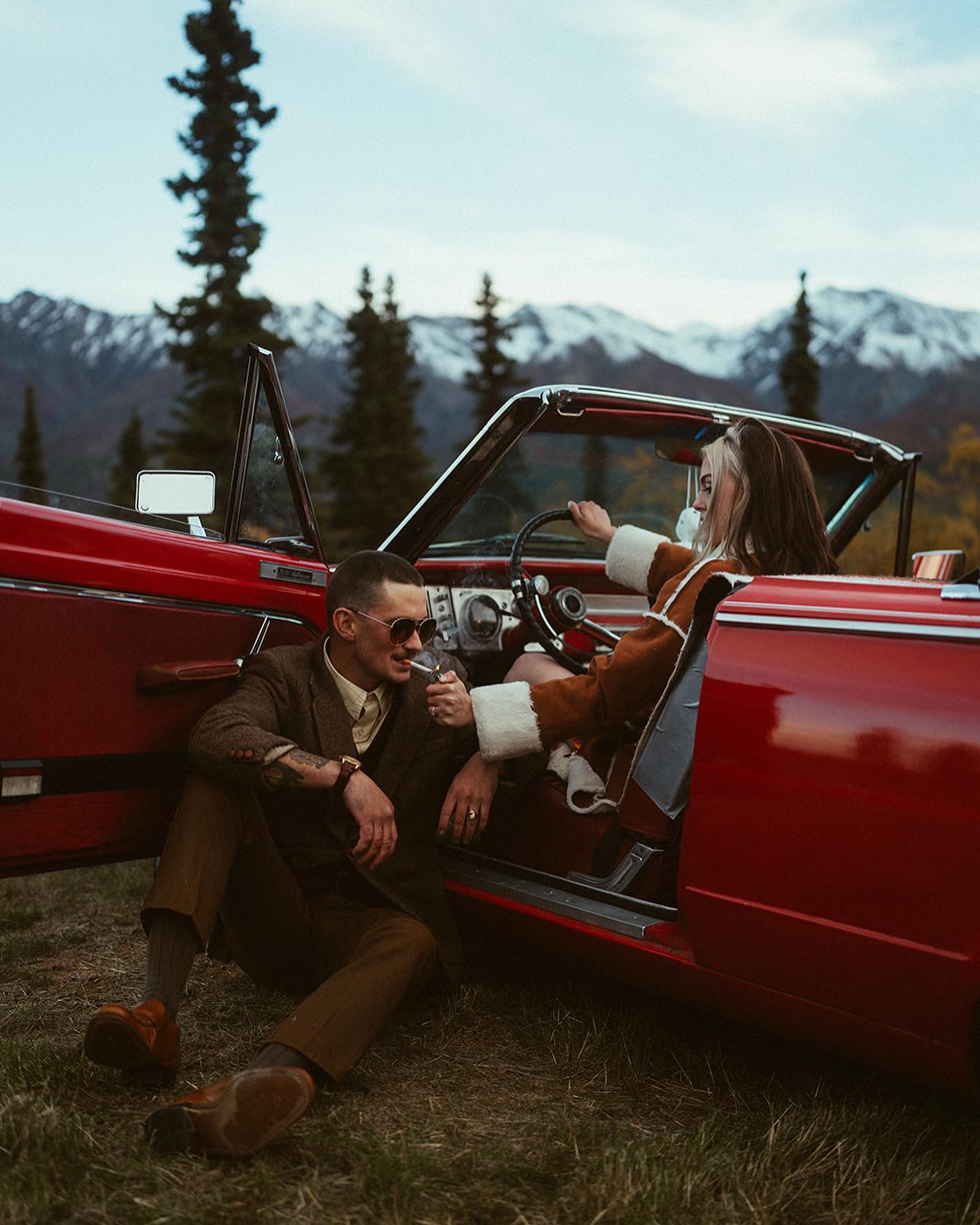 ✌🏼 Buzzed on your love 🚬
•
•
•
•
Workshop: @dressedinwilderness
Coordination: @akhappenings
MUA: @vibe.artistry
Hair: @hairplayak
Florals: @honeybloomfloraldesign
Venue: @sheepmountainlodge
Models: @kristynamber + @brandonstickel
•
•
•
•
#alaskaelopementphotographer #elopementinspo #alaskaelopement #destinationelopement #alaskaweddingphotographer #destinationwedding #wildelopements #WanderingWeddings