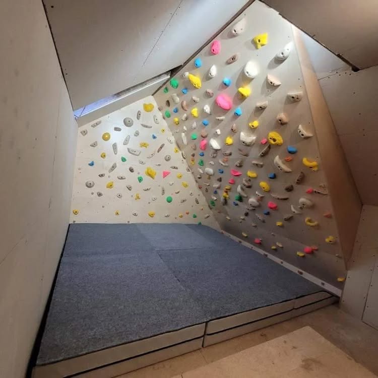 Proud to be a part of this build, providing a hundred holds in many sizes and types of wood. Excellent joinery and setting from @arxpetrajoinery - if you're considering a home board you should really check out his work👌
Fantastic training space👍
#homeboard #trainingforbouldering #climbingtraining #boulderinguk #trainhard #woodenclimbingholds