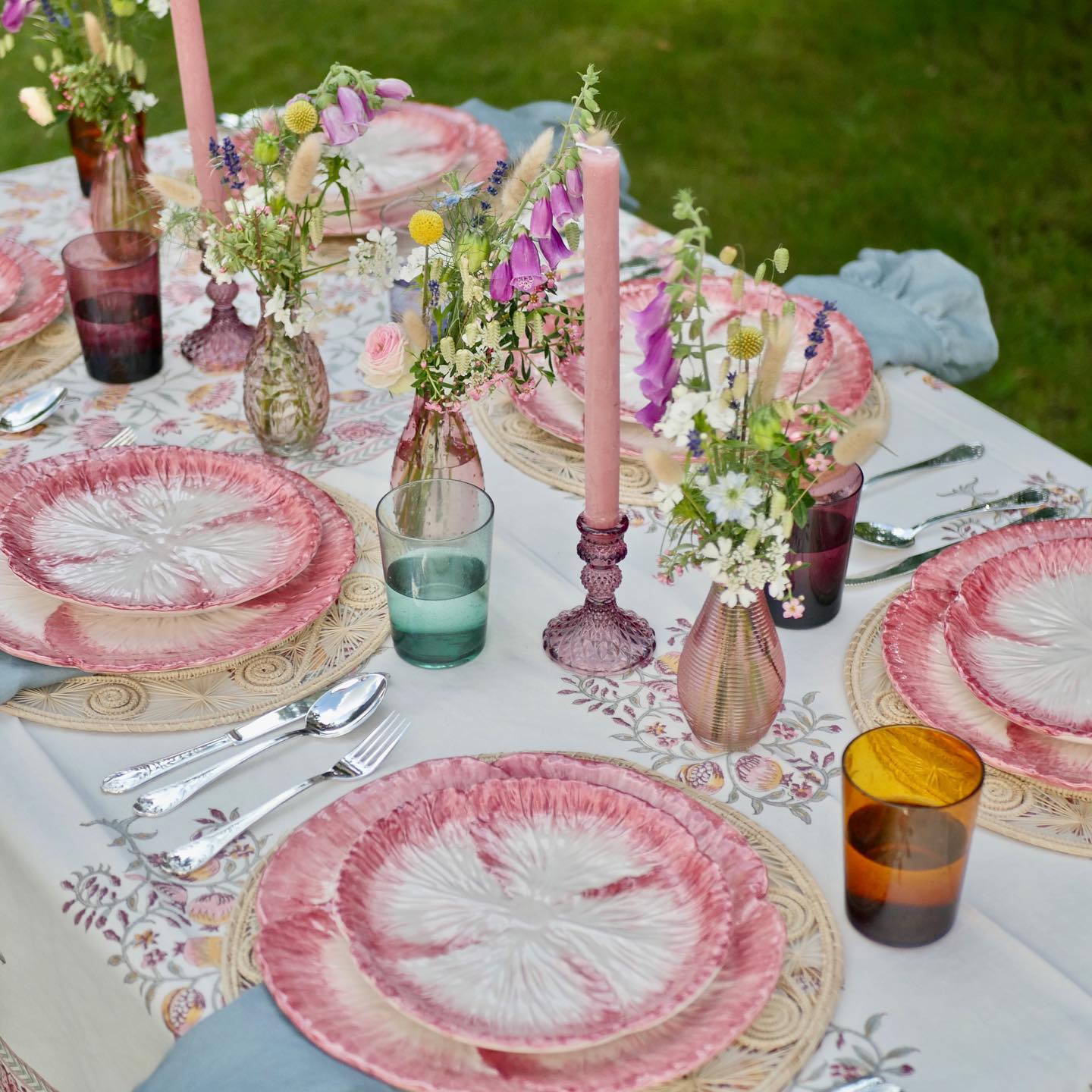 Hands up if you’re ready to give winter the big heave-ho? 🙋♀️
Tell you what, how about we turn our thoughts to spring and a spot of light entertaining?
With this in mind, I thought I’d share a few lovely tablescape images that have caught my eye recently…
Swipe left ⬅️ for more
📷 1 @dressfordinnertablescapes
📷 2 @micucci_interiors
📷 3 @sassandbelle
📷 4 @torimurphytextiles
📷 5 @truffletablescapes
#interiorswriter #propertywriter #copywriter #interiorsjournalist #contentwriter #copywriting #interiorscopywriter #interiordesign #designinspo #interiorinspo #interiors #luxuryinteriordesign
#interiorsblog #homeinteriors #homeinspiration
#interiordesign
#springisintheair
