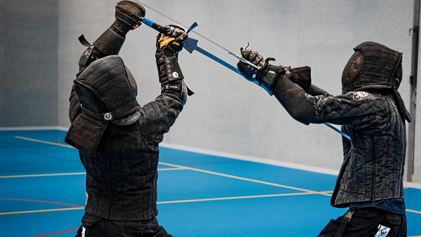 Thrusting headlong into the weekend 😄⚔
Want to know more about our #Longsword classes in #Zwolle and #Groningen, or our #SwordandBuckler classes in Groningen? Visit our website and follow our instagram @marsmartialarts
Get in touch for 3 free trial classes!
Meer weten over onze #Langzwaard trainingen in Groningen en Zwolle, en onze #ZwaardEnBeukelaar trainingen in Groningen? Bezoek onze website, en volg ons op instagram @marsmartialarts
Meld je aan voor 3 gratis proeflessen!
#HistoricalEuropeanMartialArts #HEMA #HistoricalMartialArts #historischekrijgskunsten #langschwert #federschwert #swordfighting #zwaardvechten #fitdutchies #medieval #middeleeuws #Zwolle #HanzestadZwolle #Groningen #ErGaatNietsBovenGroningen