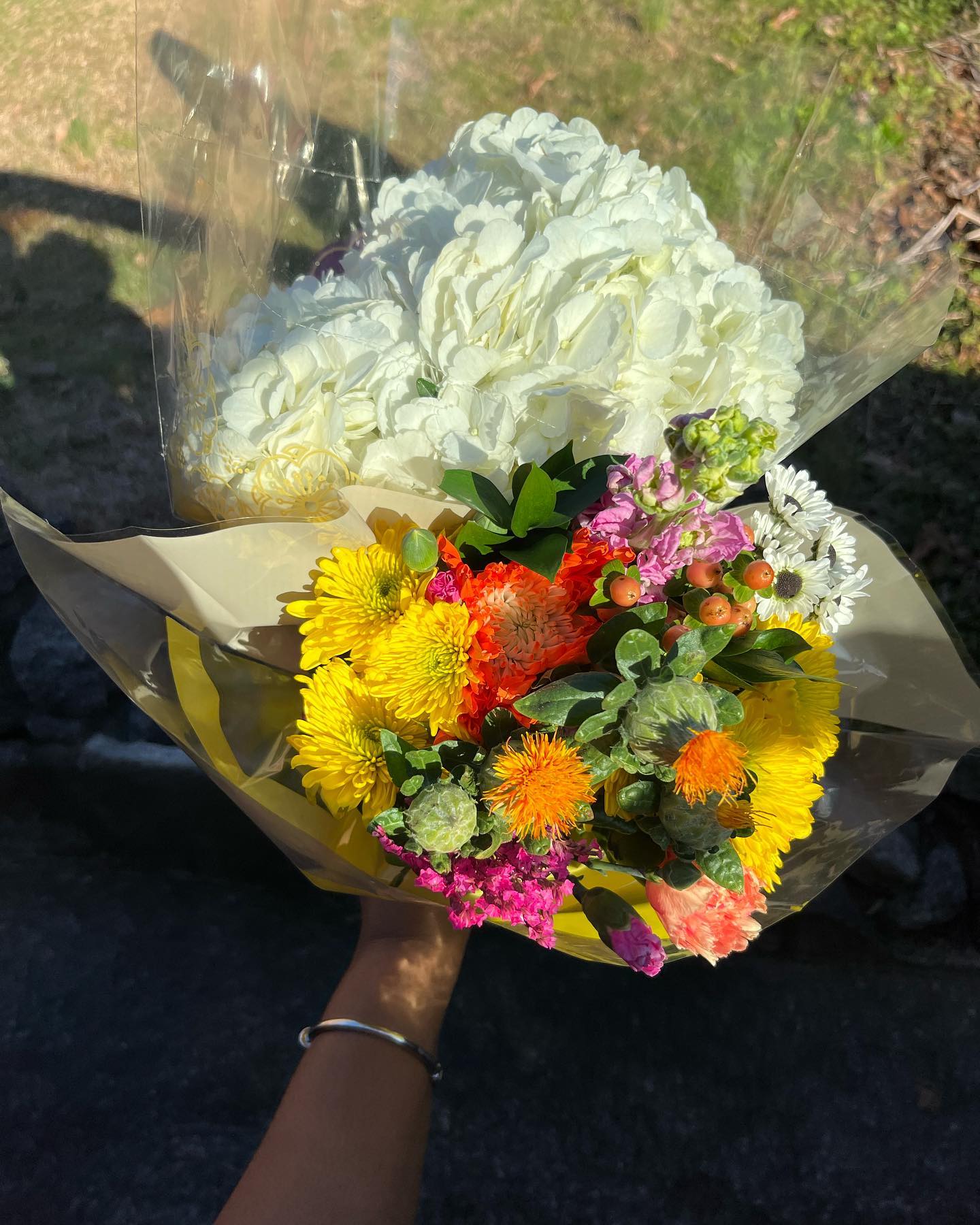 Farmer market trips = flowers & more flowers 💐
I’m refreshing my home this week with these gorgeous bouquets of flowers.
My schedule has been crazy these past few weeks but I’ll be posting more videos & blog posts soon Dolls!
.
.
.
.
.
.
.
.
.
#farmersmarketflowers #freshflowers #homemaking #blackhomemaker #floralarrangements #elegantliving #blackgirlswhoblog #blackfemininity #feminity