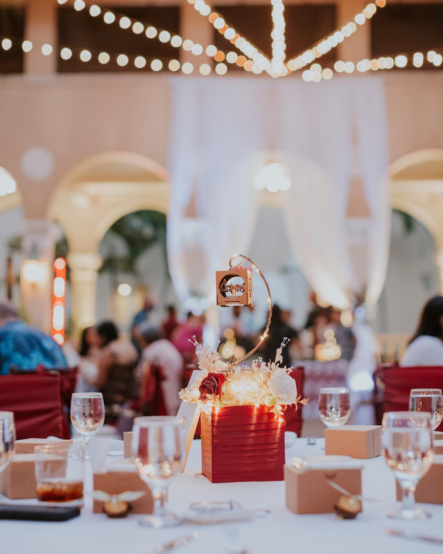 This happy couple is certifiably from the house of Gryffindor!
It’s a very brave and bold thing to create DIY pieces for your Harry Potter Chic Wedding. And when done right, it can elevate your theme to the next level!
DIY is possible folks, as long as you dedicate the time. Source materials early and take advantage of any holiday sales or thrifting deals.
Pro-tip: Stick to a color palette of 2-3 colors. Also, sticking with a consistent shape or element (wood/metal/glass) ties things together from signage to guest table settings.
Themed weddings are a great way to express your interests as a couple, whether it’s pop culture or perhaps your favorite sports team.
Centerpieces, favors, faux florals, program (map) & seating chart: DIY from the bride (@malasada57) and her family
Venue: @cafejulia808
Arch draping: @elegance_with_grace
Chair sashes: @cover2cover_hawaii_
Custom cookies: @bakerholicshawaii
Photography by: @shaneikaaguilar
#happyanniversary #hawaiiwedding #hawaiiweddings #honolulu #honoluluhawaii #cafejulia #downtownhonolulu #hawaii #oahu #wedding #weddings #photography #photos #weddingphotography #happyanniversary #anniversary #harrypotter #harrypottertheme #harrypotterwedding #harrypotterchic #always #mauraudersmap #goldensnitch #mischiefmanaged #gryffindor #houseofgryffindor