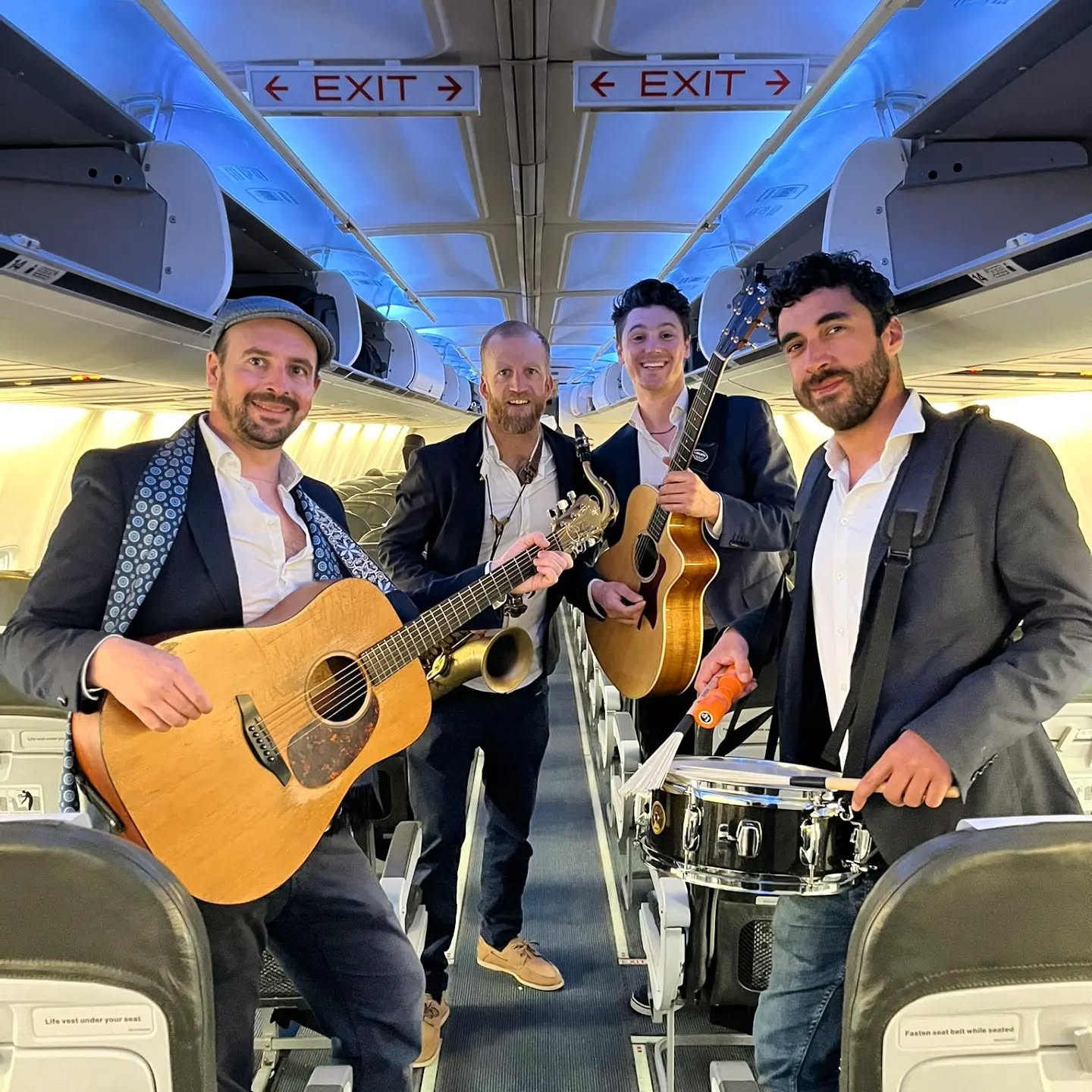 Swipe right to see us in flight ! ➡️✈️
•
•
•
#thestrikes #wearethestrikes #luxuryevents #corporateevents #corporateparties #wellergruppe #guitar #drums #saxophone #privateevents #plane #privatecharter #grancanaria