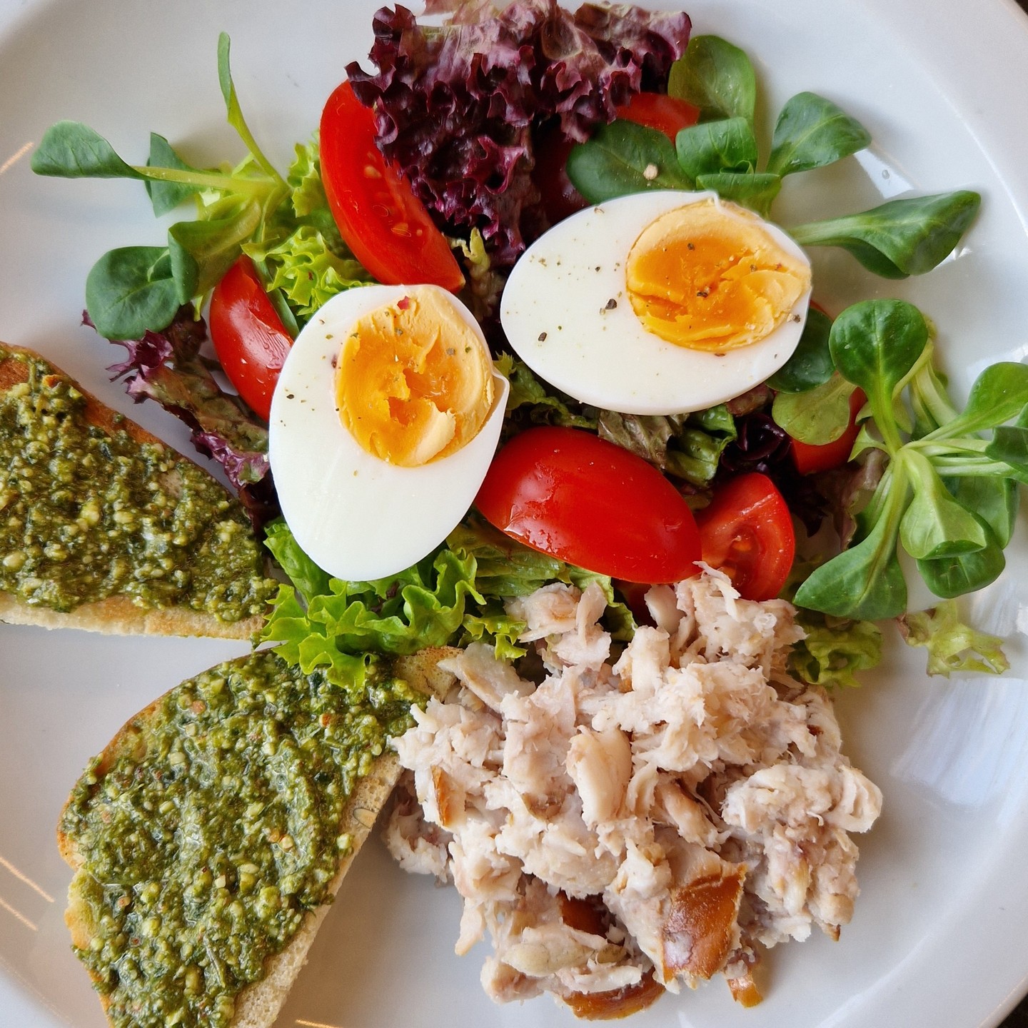 Salát s uzeným tolstolobikem