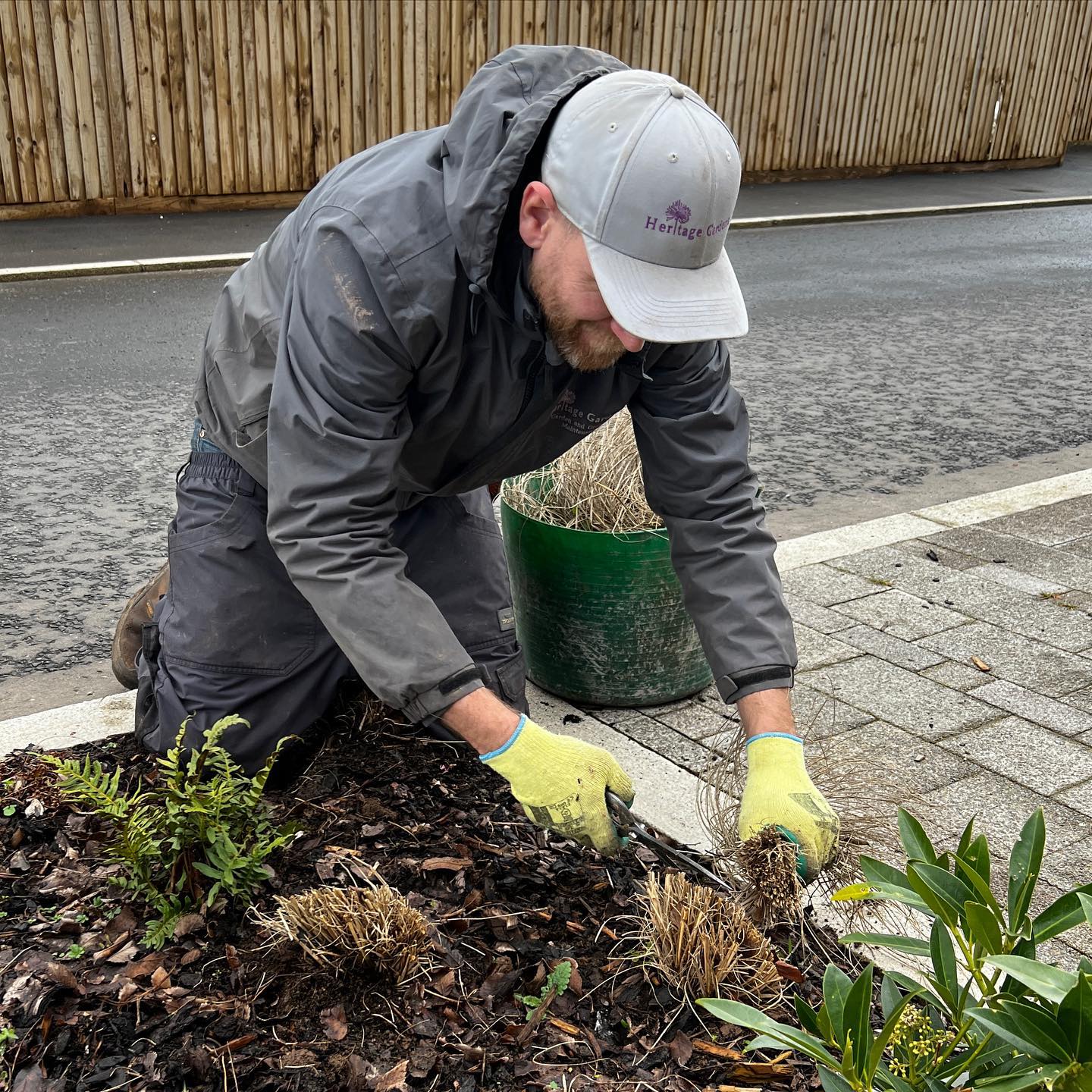 On going maintenance at one of our clients @brabazonbristol tree pruning and cutting back the remaining perennial grasses ready for the new seasons growth.
It’s a pleasure working on this exciting new development where there’s a real commitment to biodiversity, the landscape and care for the environment.
#brabazon
#brabazonbristol
#newbuild
#urbangarden
#urbanlandscape
#gardenmaintenance
#citygardening
#bristol
#landscapegardening