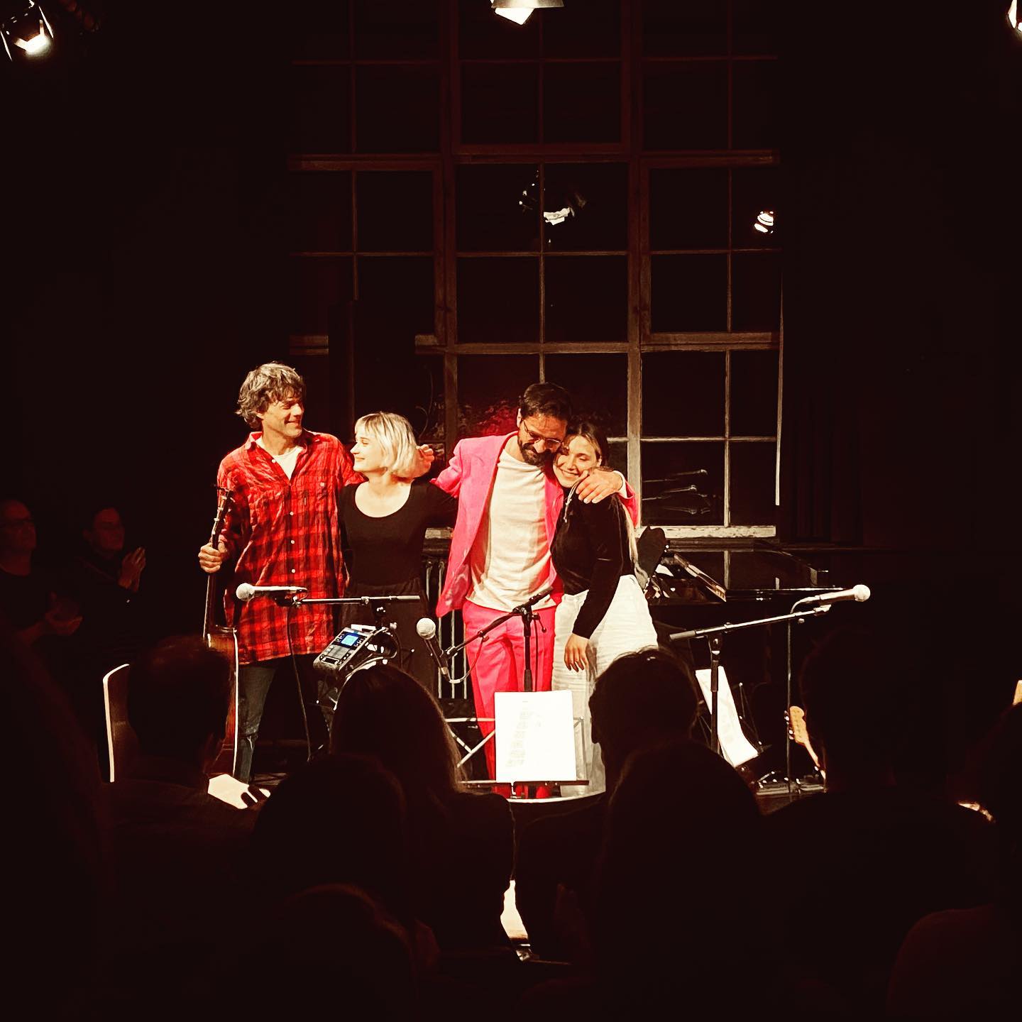 Ihr wart grossartig! Danke vielmals für den mega schönen Abend!!!
Setliste vom letzten Mittwoch:
Nola Kin
Not What You Think - Nola Kin
Impossible - Christina Aguilera
Michicant- Bon Iver
Countin’ On A Miracle - Springsteen
To Athena
Es Näscht - To Athena
Death With Dignity - Sufjan Stevens
Happier Than Ever - Billie Eiilish
I Want To Break Free - John Deacon
Hendrix Ackle
Du bisch i mim Härz - Schmidhauser
There's a Rugged Road - Judee Sill
Hallo Schisluun- Kuno Lauener
Rosie - J. Armatrading
Adrian Stern
Flowers - Miley Cyrus
Die Zeit heilt alle W - J. Holofernes
Enough for You - Olivia Rodrigo
Exile - Bon Hiver
@to_athena @nola__kin #songcircle #einmalig
www.songcircle.ch
Nächste Ausgabe am 5.4.23🎶 mit @froelein_dc und Brendan Wade