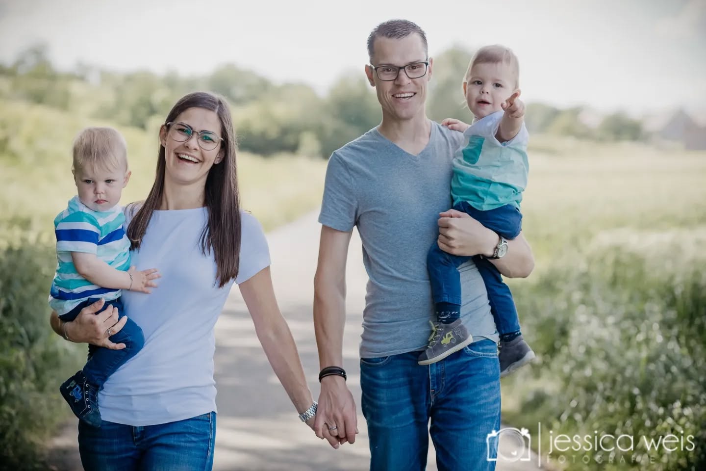 #natürlichefamilienfotografie #ungestellt #sowieihrseid #outdoorfotografie #familienshooting #twins #zwillinge #doppeltesglück