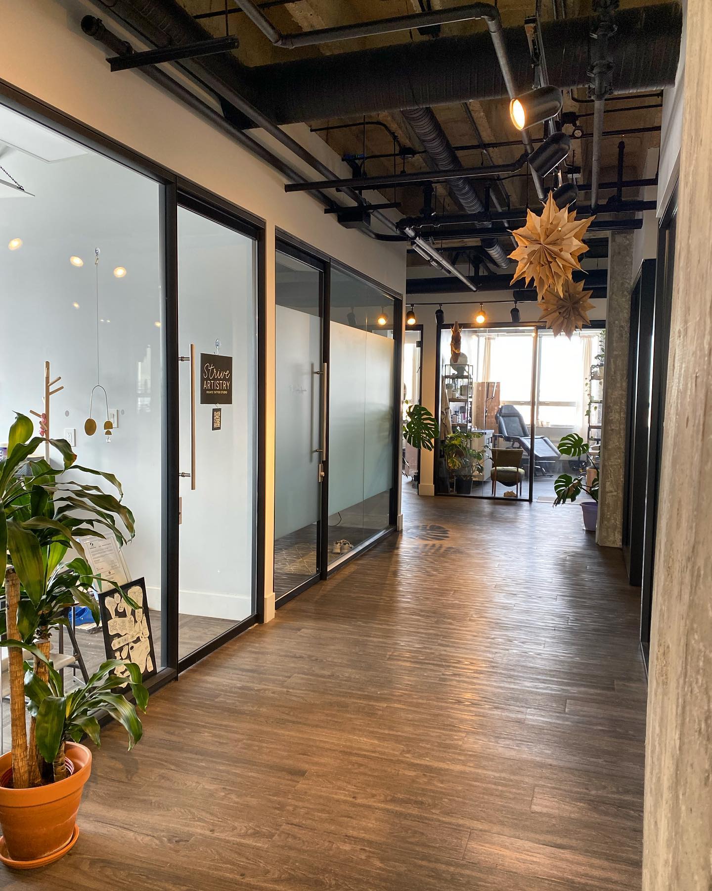 It never gets old hearing “wow” when it’s someone’s first time @theguildstudios
Photos and videos really don’t do it justice.
Do yourself a favour, book a tour and see how becoming a member at The Guild might just be the next step your business needs.
Use the link in our bio @theguildstudios or www.theguildstudios.ca