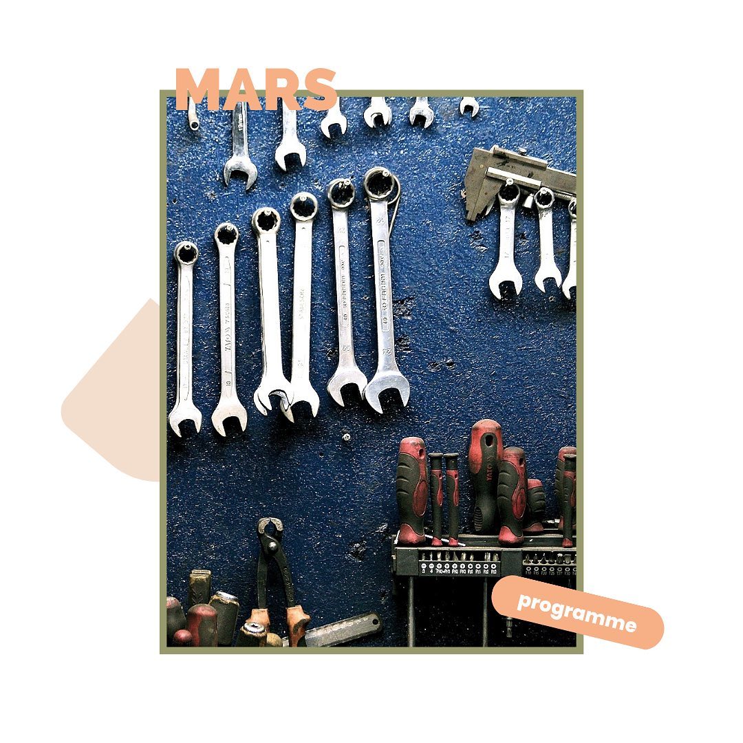 Mars se place sous le signe des travaux, du bricolage et des découvertes ⚠️
Que ce soit pour l'aménagement et les finitions de @quartierlibre_ ou pour les projets en cours, je vais passer du temps dans les magasins de Bricolage en ce début de Printemps !
🚧 Il y a quelques mois j'ai rencontré les équipes de l’ @entrepotdubricolage et je suis très contente de les accompagner désormais dans la construction d'une plateforme de marque qui verra le jour cet été. Depuis début Mars le projet est lancé ! Dans cette première phase de mon travail, je rencontre les équipes, parcours les magasins mais aussi les instituts d'études, les travaux de recherche et autres sources, à la recherche des insights pertinents pouvant nous guider vers des axes stratégiques révélateurs ! Merci à eux pour leur confiance. Quel plaisir pour moi d'avoir la chance de mettre en place une méthode de travail qui allie observations, analyses et créativité. Le début d'une belle aventure avec l'équipe de cette entreprise à la réputation si chaleureuse !
🎬 Côté prod et écriture, je signe 2 nouvelles collaborations avec @agencebproduction et Altius prod pour des entreprises scientifiques et technologiques pour la réalisation de films promotionnels et manifestes visant à valoriser des idées et les travailleurs qui pensent et façonnent les innovations majeures de demain.
🌱 Ce Printemps signe donc le début de projets au temps un peu plus long que d'habitude, et cela me va à ravir car le temps, pas de secret, c'est de la qualité !
D'ici là, je vous partagerai mes aventures et les dernières réalisations faites pour des films promotionnels ainsi qu'un retour d'expérience sur mon accompagnement avec Anaïs dans la création de la marque @studioplurielle 🌸
A très vite, et bon courage pour la semaine en ce lundi pluvieux ou ensoleillé (ça dépend où vous habitez 😉!).
#grenoble #conceptionredaction #directioncreative #strategiedemarque #marketingfrance #bricolage #agence