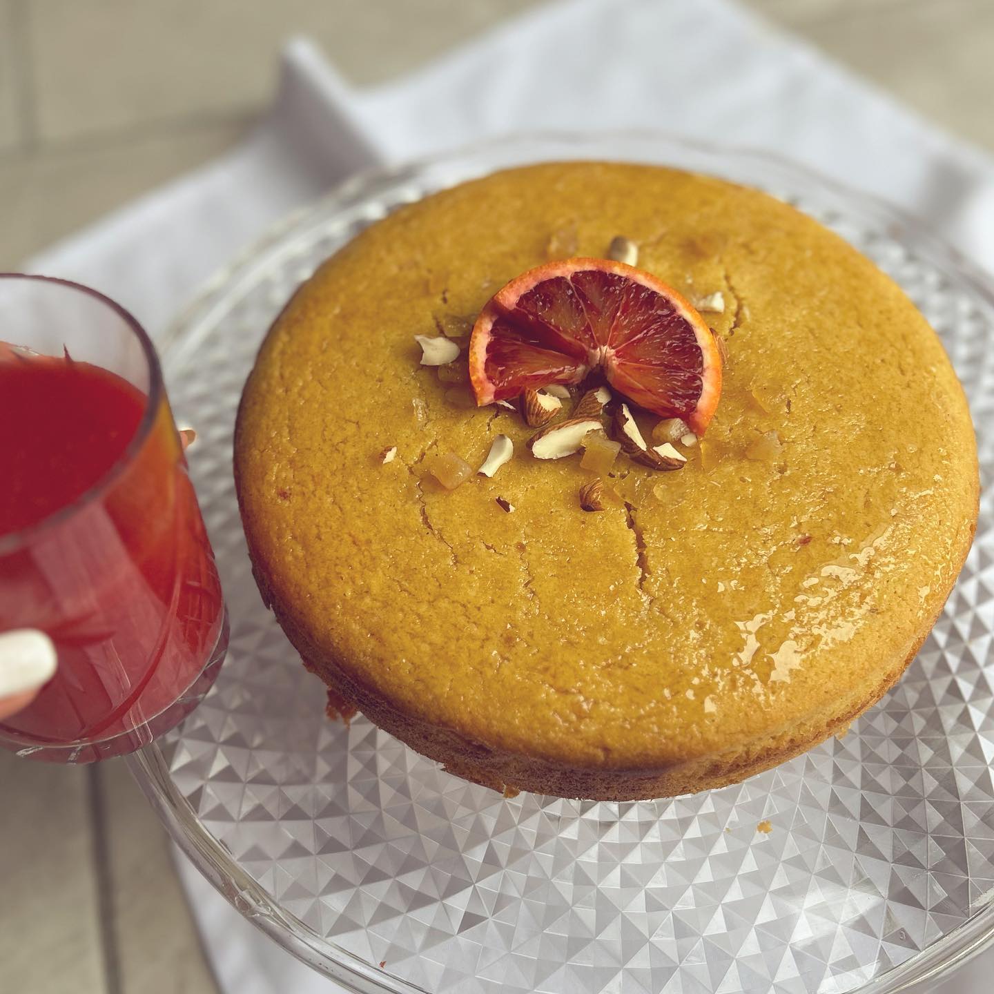 Bergamot and blood orange olive oil cake 🍊🍋
Almond and polenta base with 250ml (!!) bergamot lemon juice and flesh. Bitter sweet heaven, dreaming of summer.
#bergamot #bloodorange #oliveoilcake #nrgnutrition