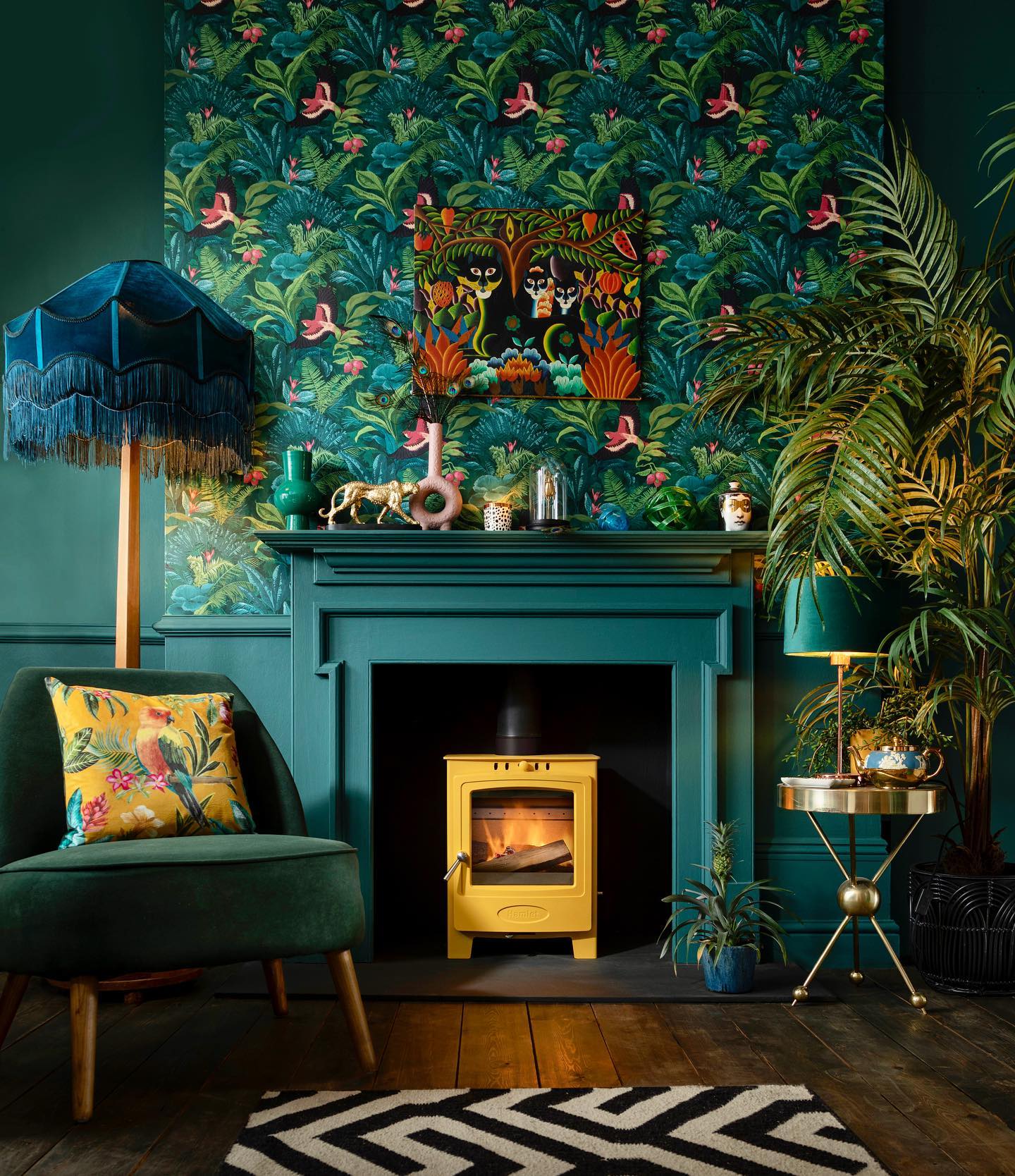 Check out this stunning hit of yellow loveliness from @aradastoves
I absolutely love how the vibrant yellow pops against the dark teal of the fireplace.
We’re in the process of getting a wood burner installed, but we’ve gone for a ‘safe’ anthracite colour because there’s already a lot of colour going on in our sitting room. This beauty is making me have second thoughts, however!
📷 @aradastoves Hamlet Solution 4 in Raincoat yellow. Priced from £999.
#interiorswriter #propertywriter #copywriter #interiorsjournalist #contentwriter #copywriting #interiorscopywriter #interiordesign #designinspo #interiorinspo #interiors #luxuryinteriordesign
#interiorsblog #homeinteriors #homeinspiration #boldinteriors #colourmyhome #ihavethisthingwithcolour