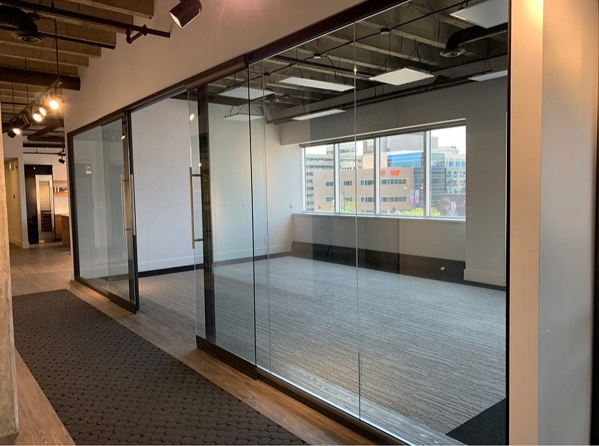 Looking for a space to host a class, workshop or photo session?
We have two beautiful spaces with white walls and big windows that could be just what you need!
This post features our event space and a class held in it by @freebirdhairdesign who is using it again for a class on Monday (still might be one spot left)!
Find more information on this space and the other pop-up space options by using the link in our bio @theguildstudios or www.theguildstudios.ca