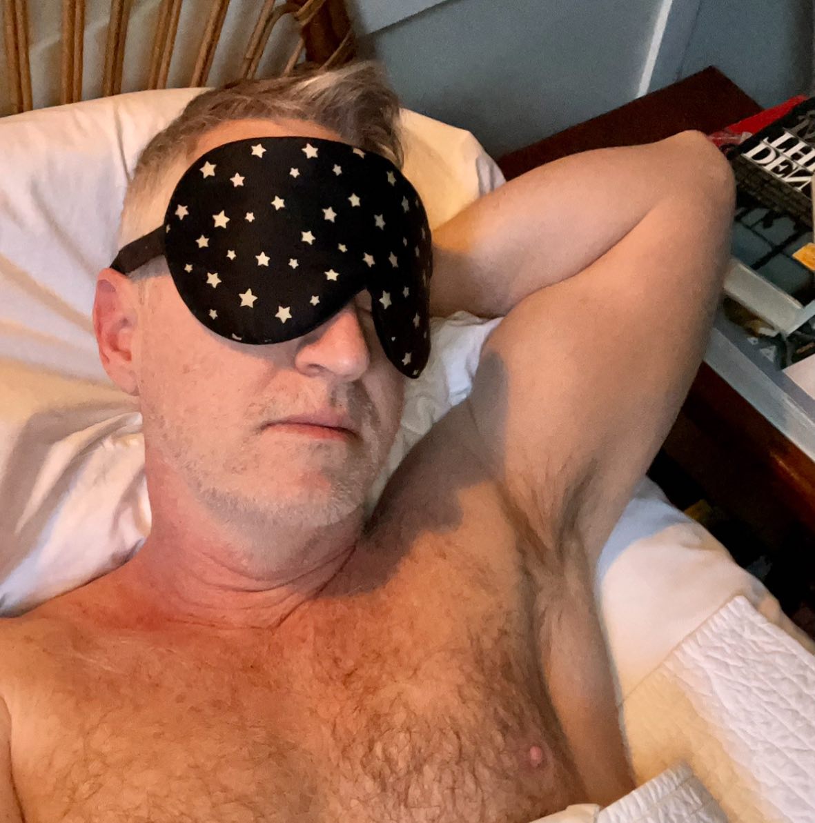 I sleep so much better out here! š“šš“
Super-comfy bed, but I think the bigger factor is itās not 10 feet from my workstation. And pace out here is slowerāletting the city buzz drain out of me, a bit more each day.
Extended ONE more day. Haha. (No, really, this time.) š¤£