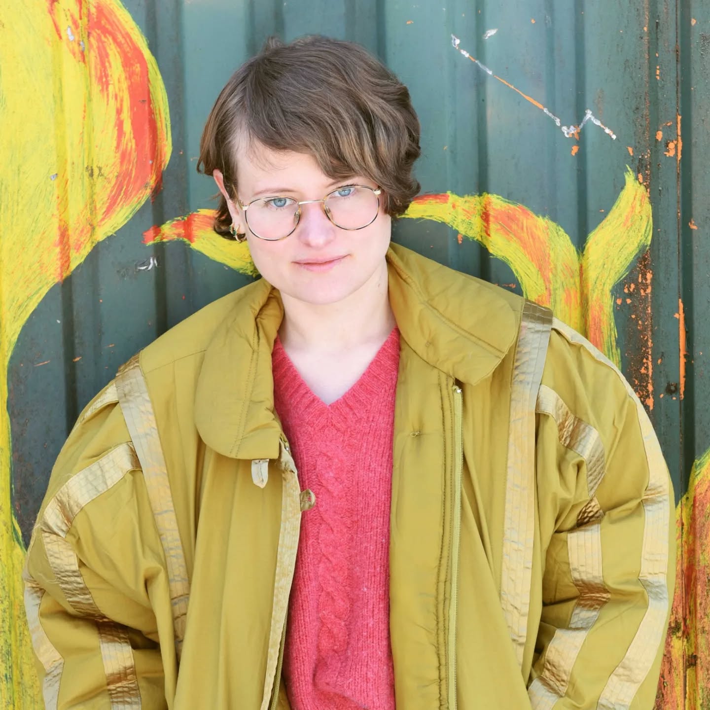 Hab neue Haare und dank Caroline Drechsel auch ein Foto davon ♡ @carosschnaepslibude
PS: Swipe für cat content
PPS: Jacke gefunden bei @push_hannover
Falls ihr in Hannover wohnt und auf second hand steht: lohnt sich! ("Werbung" muss ich hier wahrscheinlich sagen)
#autorinnenfoto #katze #schnee #carolinedrechsel