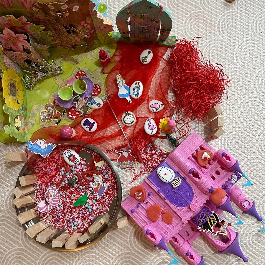 ⭐️ Play Pebbles Rep Trail ⭐️
Follow the rep trail, counting all the pebbles you see on the way, for a chance to win a £15 @playpebbles voucher!
Me and my #haribobaby loved making this Alice in wonderland set up. I let her use her imagination and choose what to add to it.
Count the pebbles in my play and then head to @mrsf_at_home to count theirs and follow the trail.
Keep going until you get back to @playpebbles and enter your guess of the total number of pebbles!
GOOD LUCK!!!