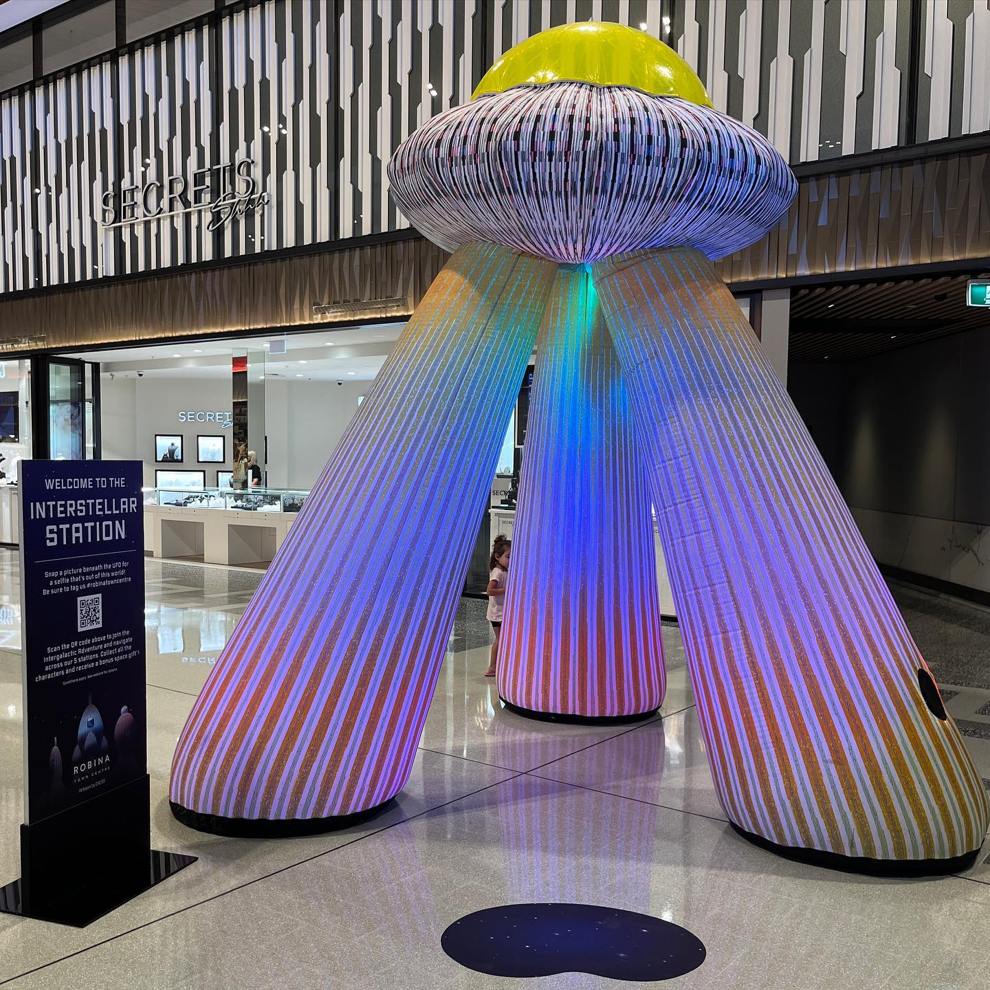 Funky new inflatable installations at @robinatowncentre
#art #design #modernart #inflatables