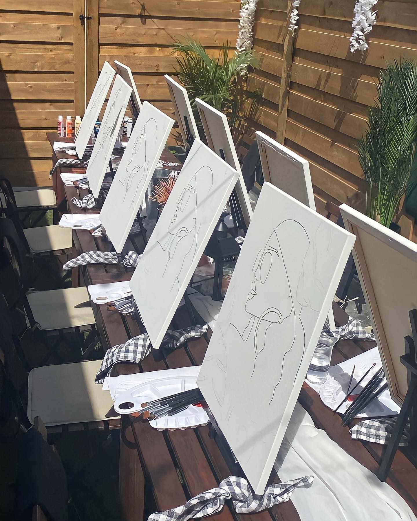 Have you ever thought, “There’s no way I’m going to be able to paint that picture.” Well, here’s a little secret 🤫.. we do most of the work for you! We always provide the stencilled canvases (& wine) to ease your nerves.
#CheersToThat! 🥂