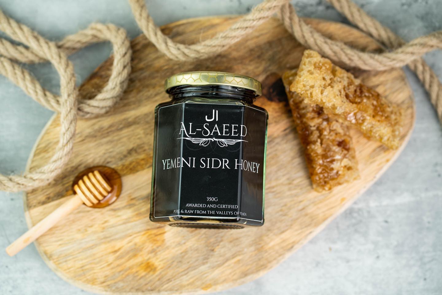 This is a stunning and potent honey packed with antioxidant and antimicrobial properties. Not all great honey is manuka honey Don't go for commercialised honey go, for the Middle eastern liquid gold! Lab research has shown potency of Sidr Honey in its antimicrobial properties!
The taste of supernatural!
.
.
.
.
.
#alsaeedco #yemenihoney #ramadan #eid #eidsale #ramadansale #halal #honey #realhoney #organic #purehoney