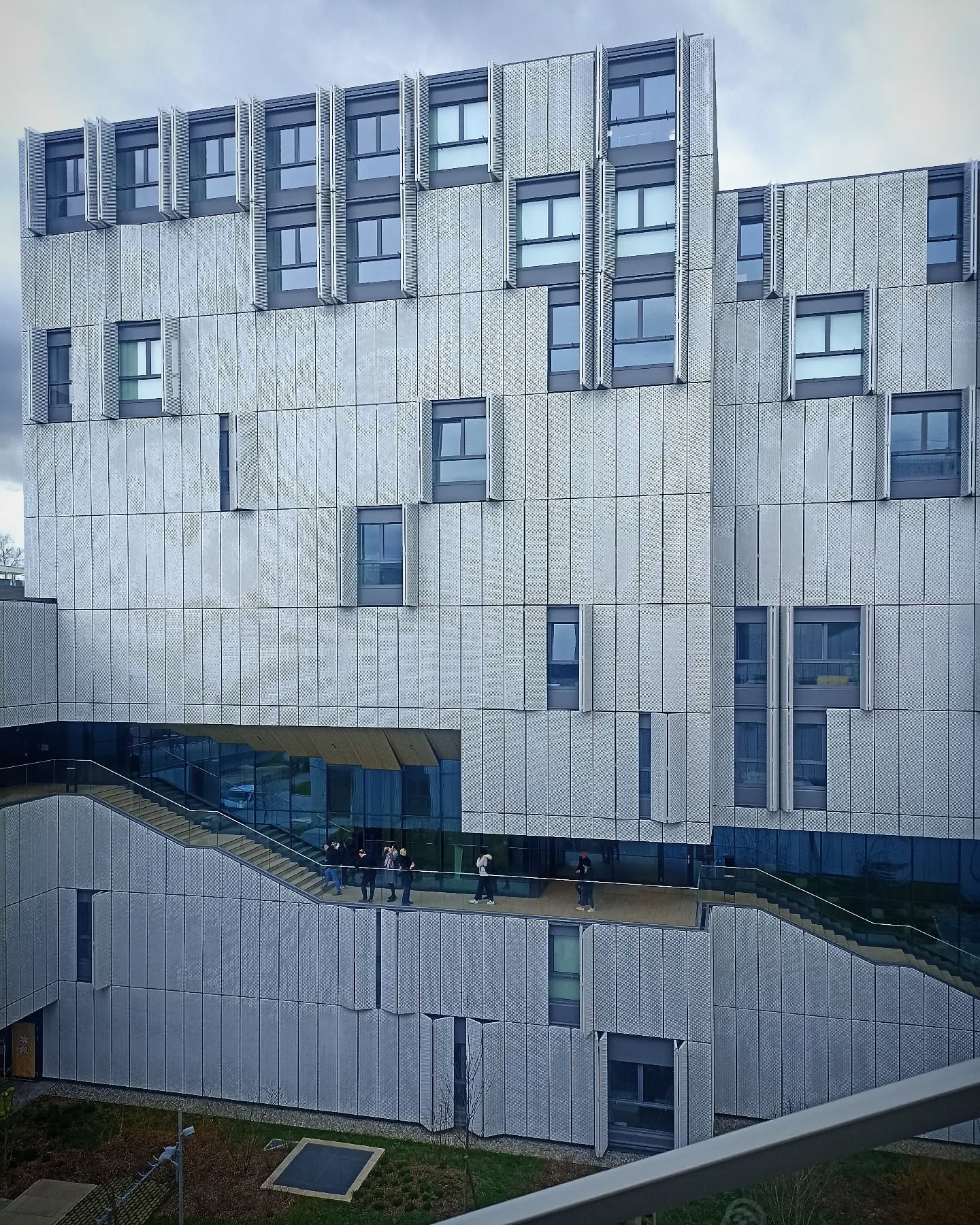 #kengokuma #cittedumorillon #guidingarchitects #genevaarchitecture #genevaarchitecturetour #grandmorillonstudenthouse #grandmorillonstudentsresidence #ait #aitdialog #fabromont