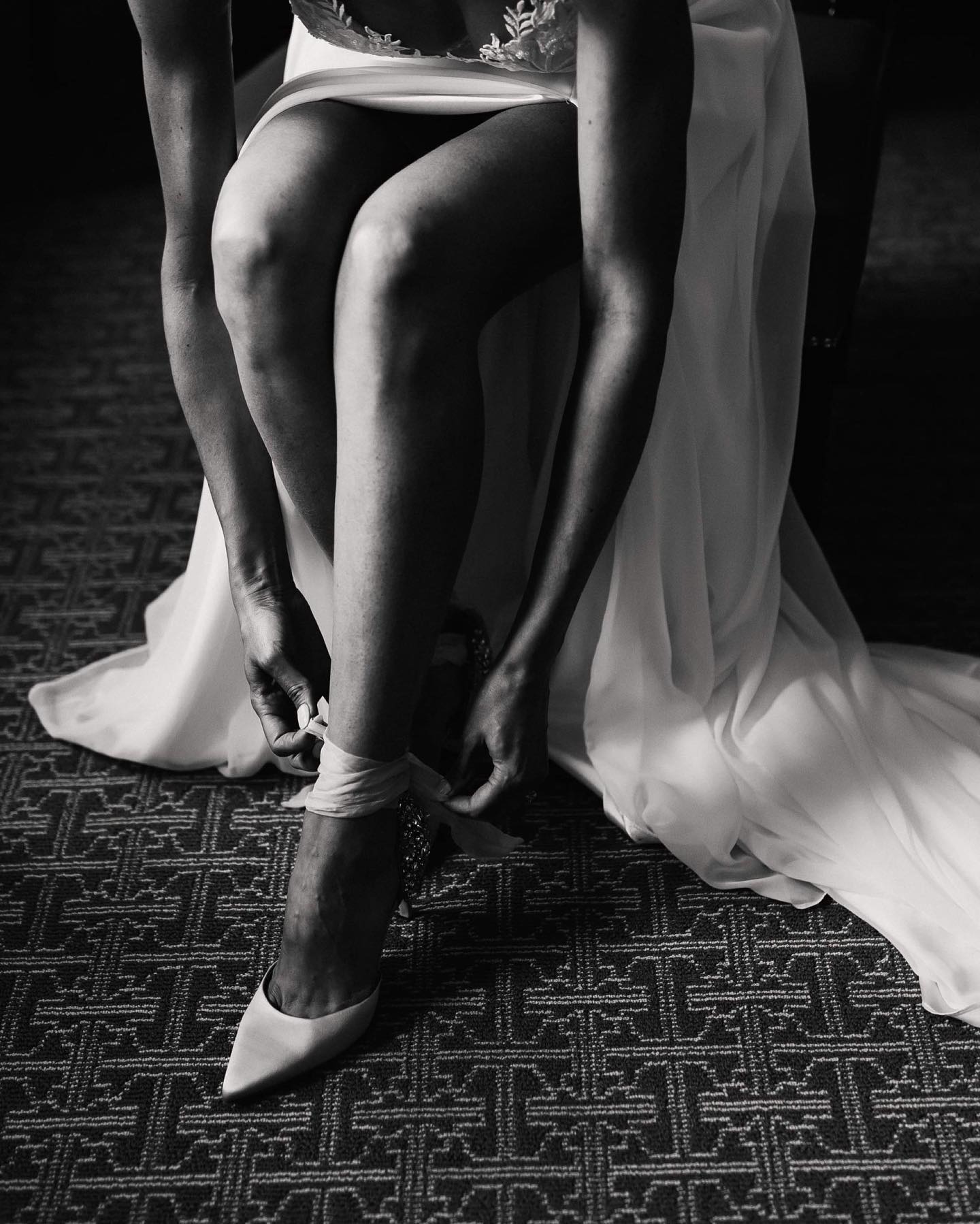 Ce que j’aime le plus de mon métier; t’accompagner pour tous les moments heureux de ta vie.
J’en reviens pas que c’est ma job !
Aujourd’hui c’est une journée spéciale; j’ai le bonheur de revoir Élizabeth et Ryan ! 📸🤰🏻
Je n’avais pas eu le bonheur de te partager ici les images tout en douceur et en détails des préparatifs d’Éli lors de leur mariage l’été dernier 🥹❤️✨
.
Robe; @dreamityourselfmontreal
Préparatifs ; @fairmontfrontenac
Planification; @cremesodaevenements
.
.
.
.
.
#quebeccityphotographer #quebeccityweddingphotographer #photographevilledequebec #photographedemariagevilledequebec #mariagequebec #photographemariageparis #quebeccitywedding #quebeccityelopmentphotographer