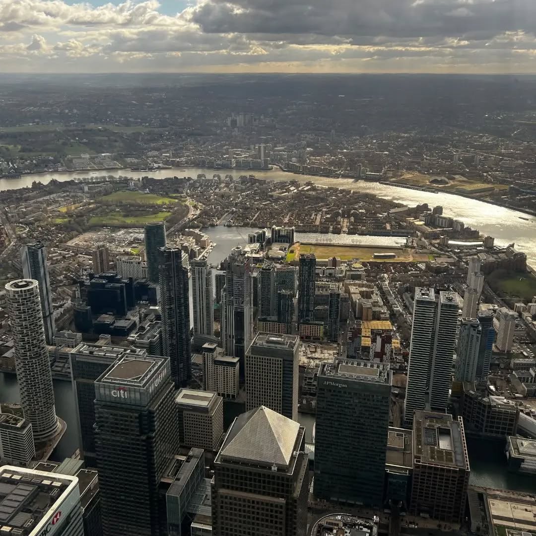 London from above ā
Last week we were treated to this spectacular view flying back into, London, giving us a new perspective on the city. From The O2 to the Shard, what felt like an exclusive mini-tour of London is possibly our new favourite way to sightsee!Ā
#London #CanaryWharf #TheO2 #TheShard #LondonFromAbove #AirPhotography #LondonSkyline #LondonArchitecture #AerialLondon #LondonBuildings