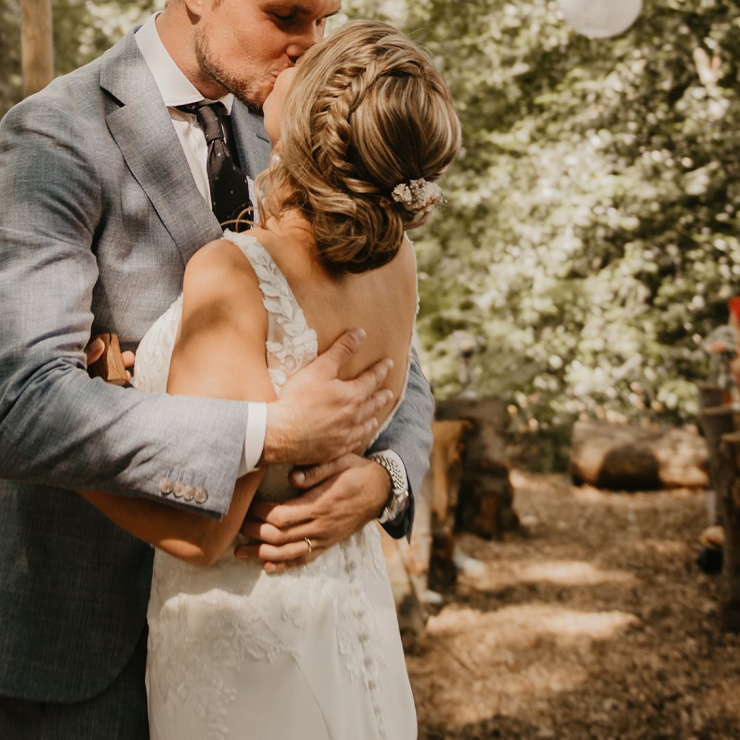 Caroline & Maxime ❣️
📸 credits: @wonders_of_love_
#kachet #wedding #ceremonie #weddingvenue #akachetvenue #private #meeting #eventplanner #catering #kelchterhoef #houthalen #cachecour