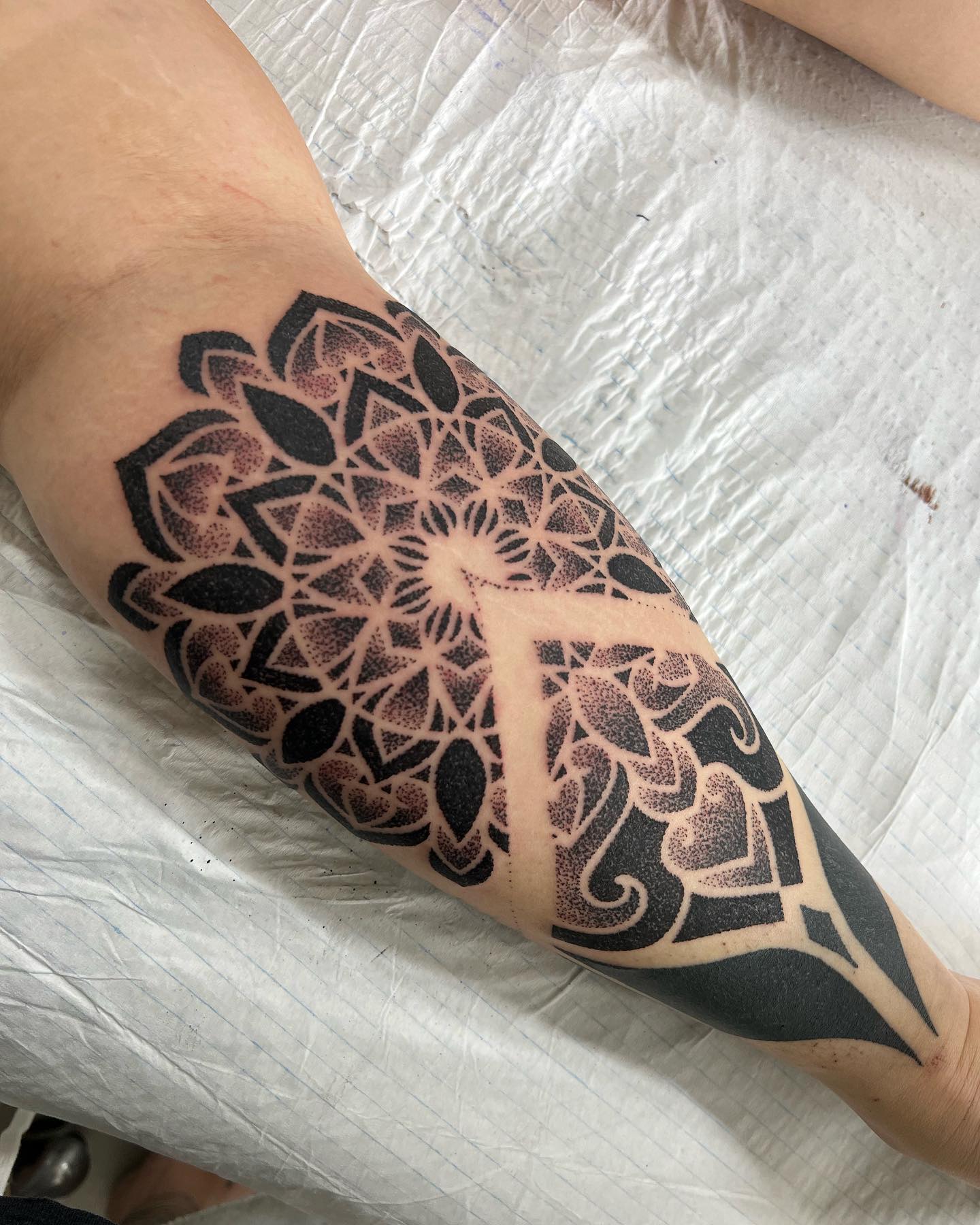 One of a friend of mine Lindy , a work in progress ! Sorry I’ve been away travelling so here it is a small update ! @crown.sg @bheppo @oddtattooer