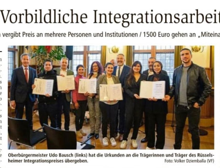 2022 yılı için Camii’mize belediye, belediye başkanı ve yabancılar meclisi tarafından takdim edilen uyum ödülü töreninden kareler.
Eindrücke aus der Verleihung des Integrationspreises 2022 an unsere Gemeinde.