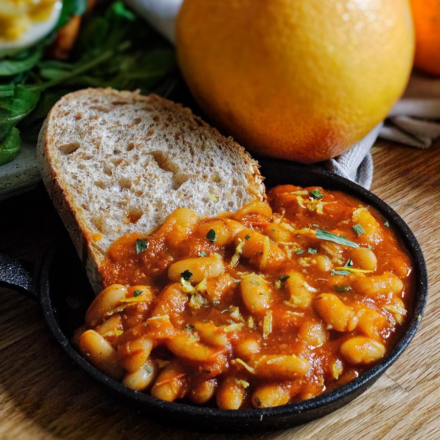 Tout droit venu d’Angleterre 🇬🇧nous vous présentons les Baked beans star des petits déjeuners à l’anglaise
Cette spécialité est disponible dans notre nouveau menu brunch. ☀️
.
.
.
.
.
.
.
.
.
.
.
.
.
#brunch #brunchtime #breakfast #dimanchematin #dimancheenfamille
#chef #chefadomicile #chefprive #cuisine #menusurmesure #centrevaldeloire #traiteur #bourgesberry #bourges #paris #hellobourges #foodporn #food #semigastronomique #creativecuisine #brunchàbourges #sundaybrunch #happyweekend #foodlover #newmenu #englishfood #teatime #creamtea #bakedbeans