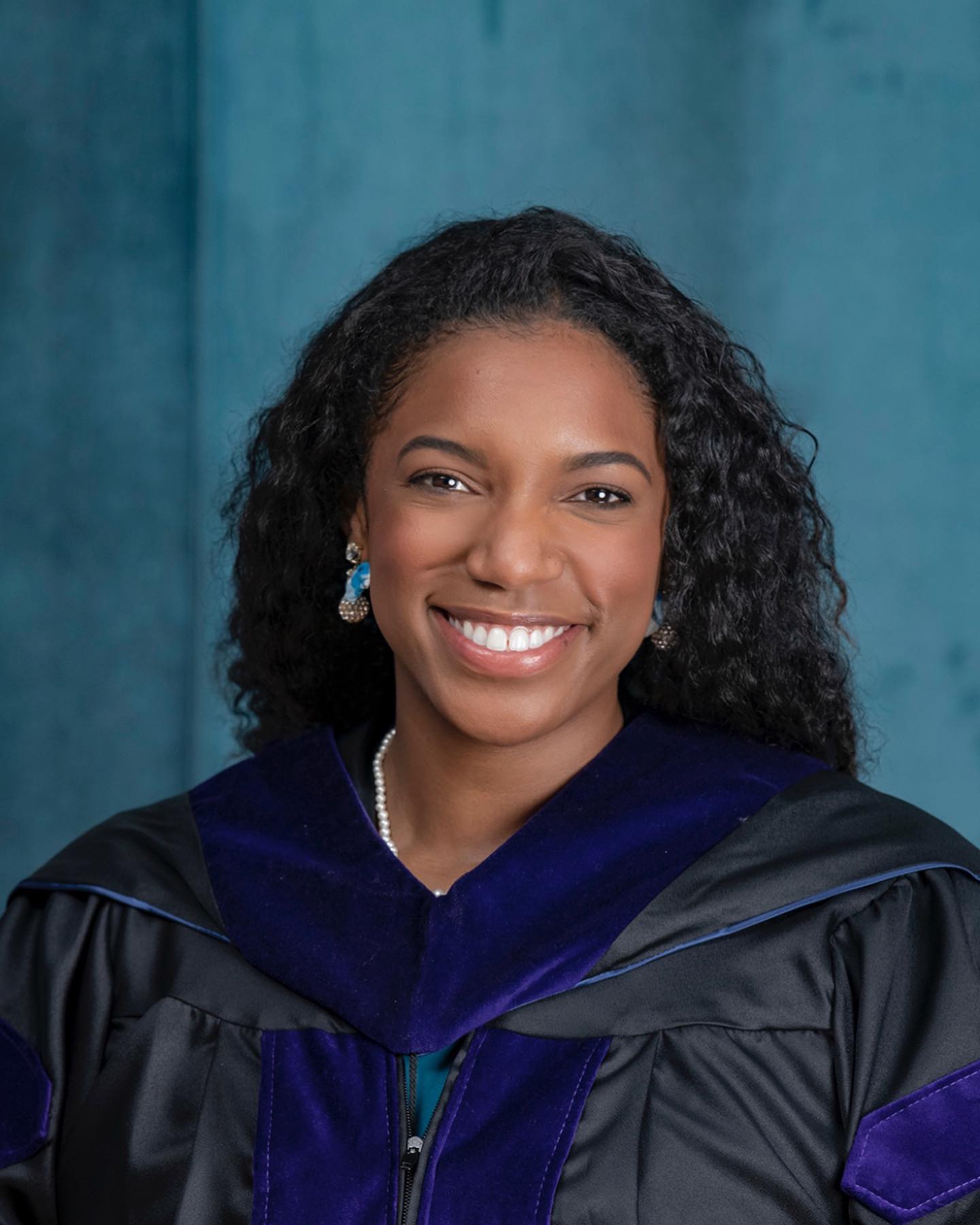 First time I wore my natural hair down in professional picture. I am celebrating a special time in my life….so why not let the hair down?
Friends, I signed a job offer at a firm a while ago, hit my gpa goal, and have 37 days left till graduation!!!! Thankful to God for being my peace when I felt stressed or anxious. I have a few Professors that look out for me too so I’m immensely grateful and blessed (swipe to read).
Ready to tackle this last month of law school! One paper, one final and one editorial essay. I can do this. Law school isn’t for the weak, whew.
