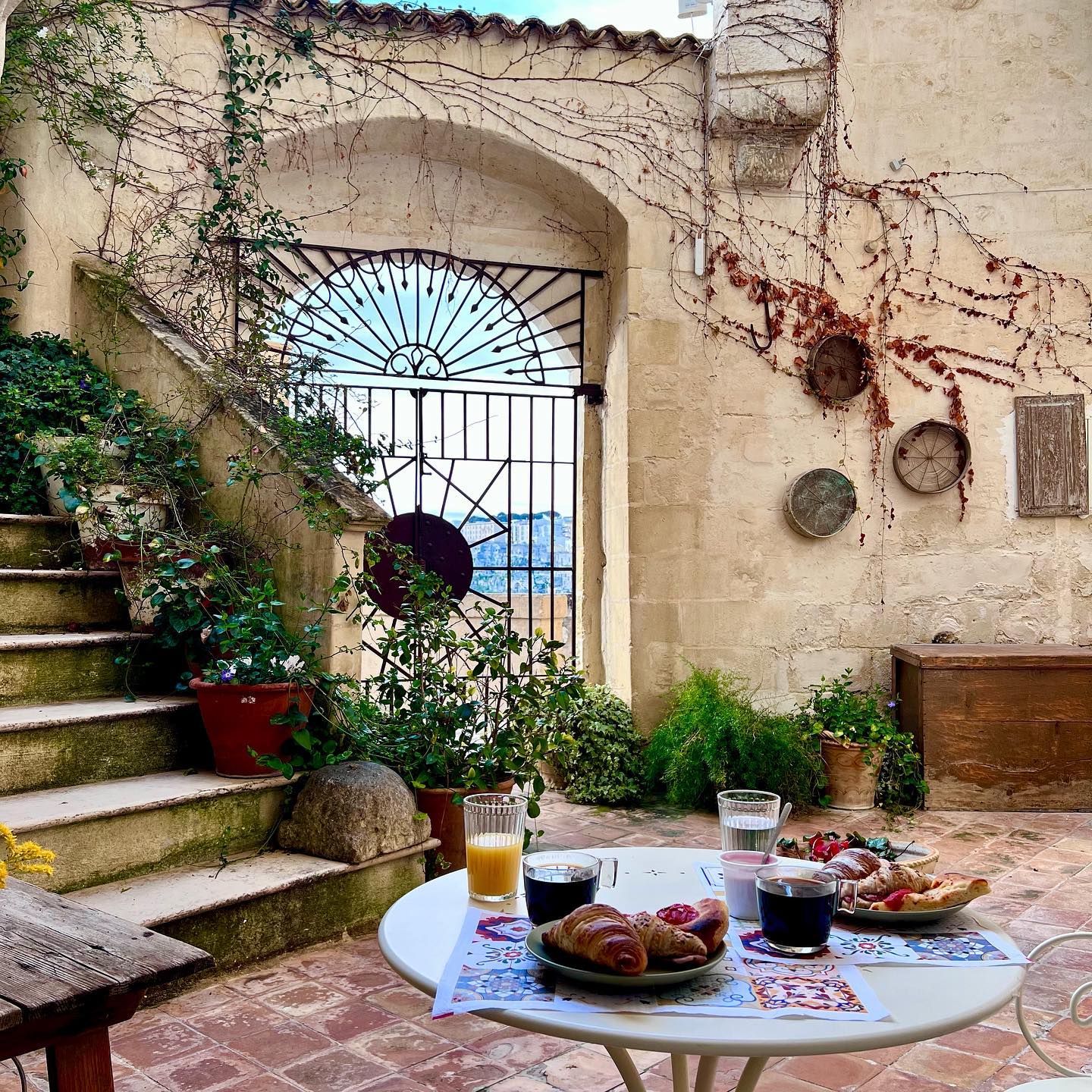 Out of office/roastery 04.04->11.04.
Any orders placed during our break will be sent out on our return.
A presto!