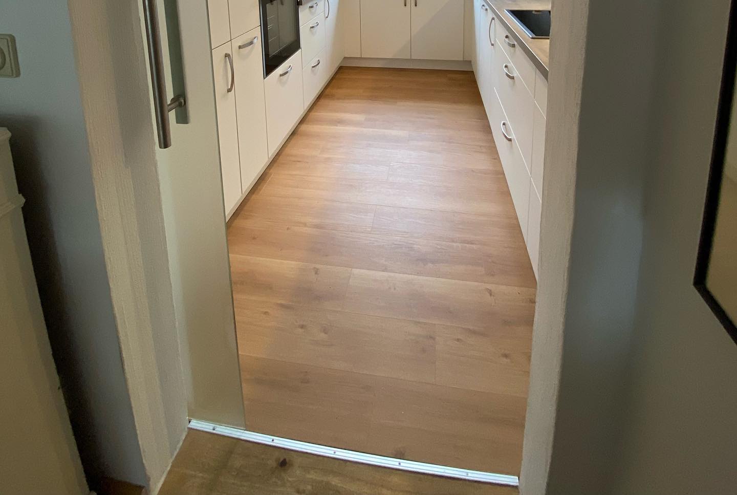 Designboden mit PP-Beschichtung und imprägnierter Trägerplatte. Perfekt für Küchen und Feuchtbereiche💧#emissionsarm #fußwarm #wasserdicht