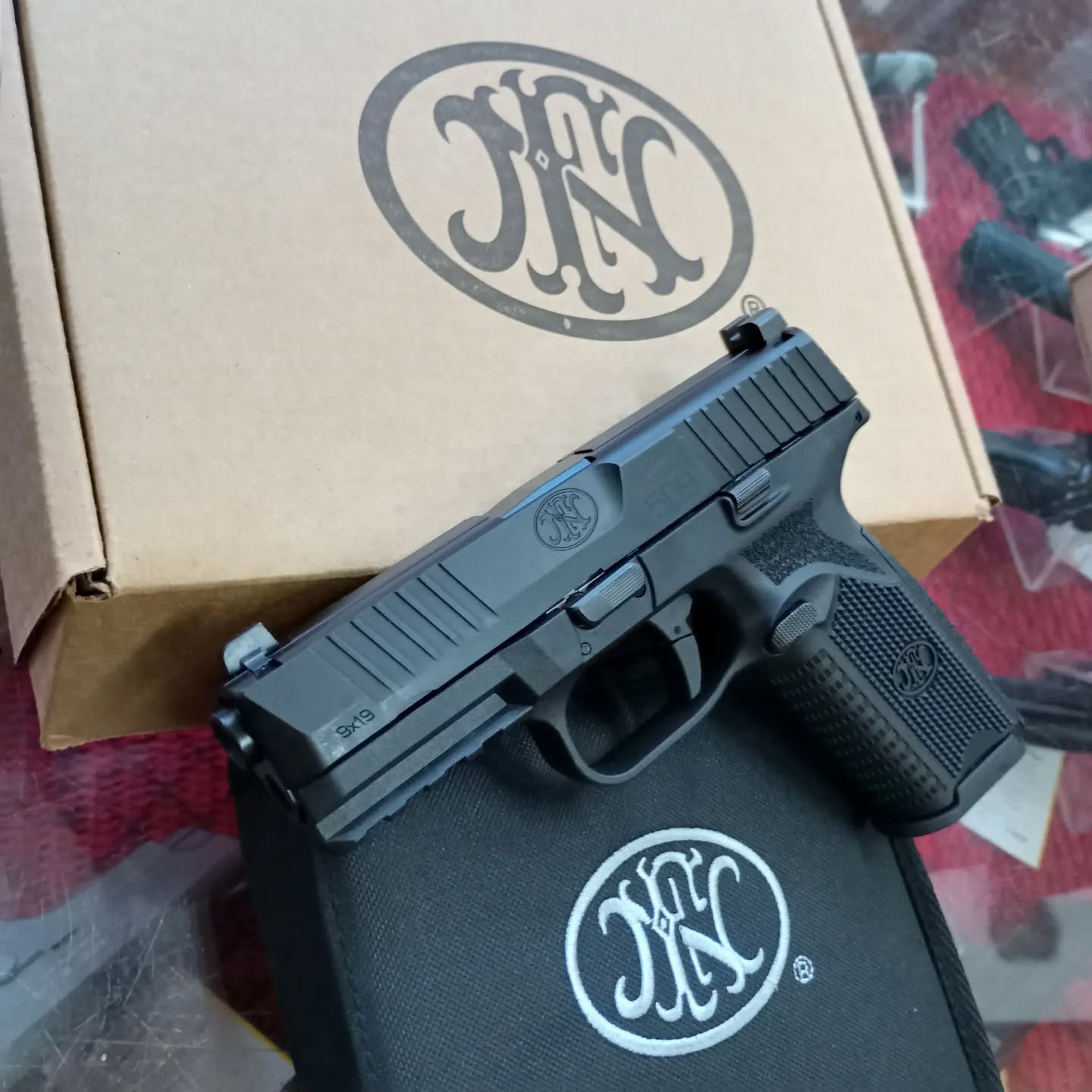 Nuovi arrivi!!!
FN 509 Cal. 9Para
The world's most Battle-proven Firearms!!!
#fnusa #fnguns #fn509 #fn509tactical
#9mm #9parabellum #9para #tactical #guns #pistola #pistole #armi #nuoviarrivi #tsn #poligono #premiumguns #madeinusa